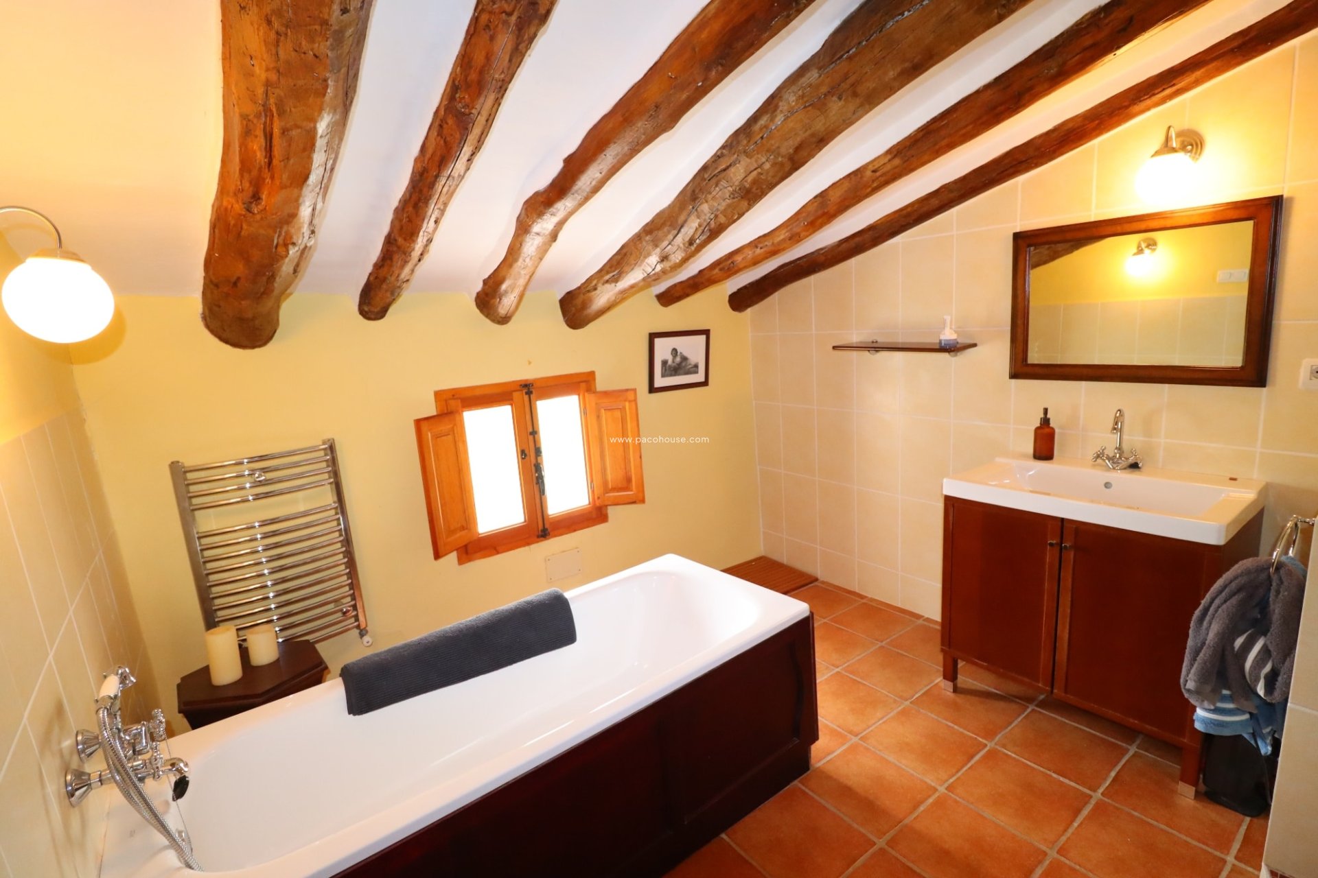 Resale - Cortijo -
La Parroquia