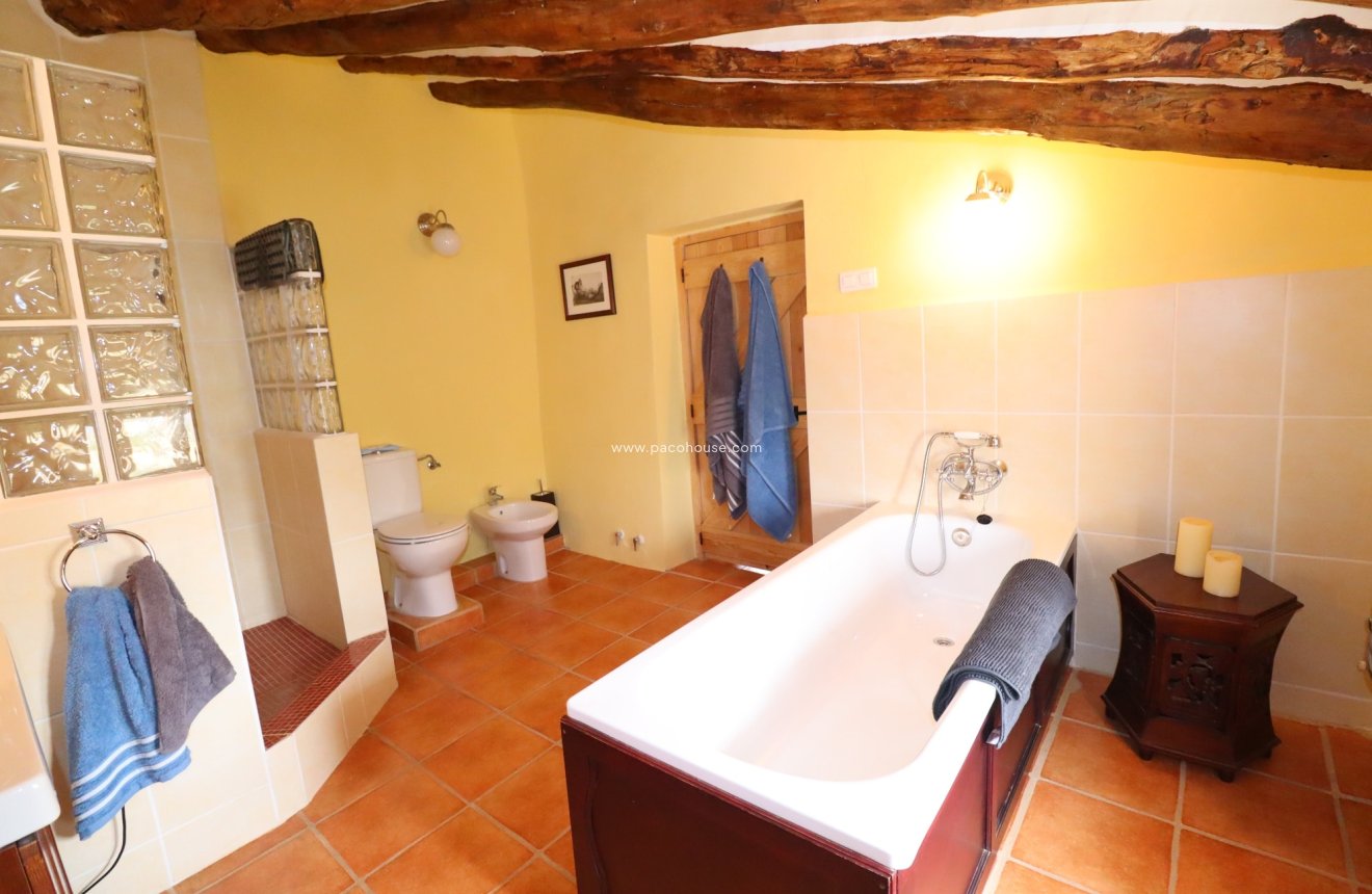 Resale - Cortijo -
La Parroquia