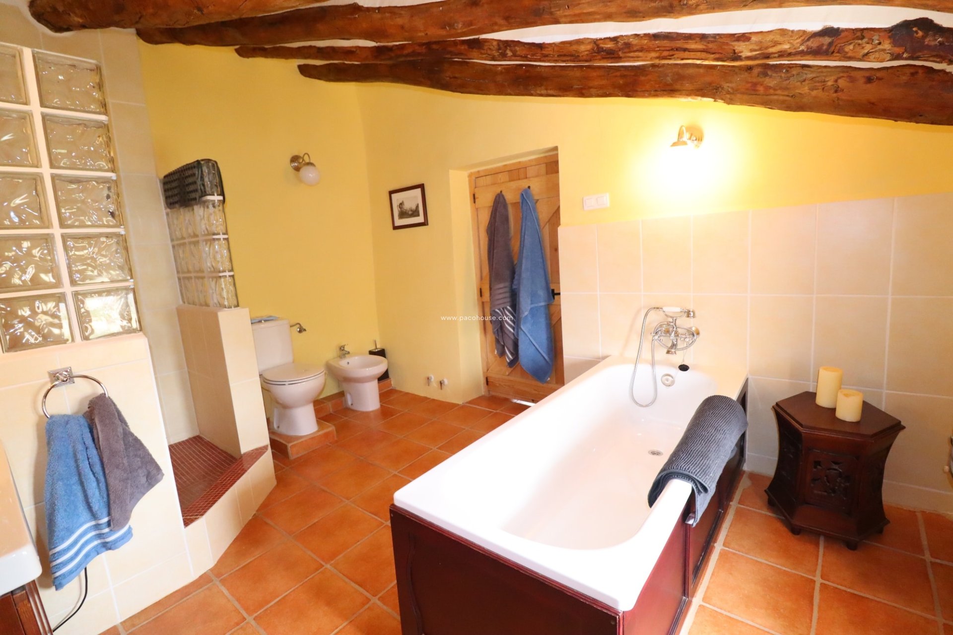 Resale - Cortijo -
La Parroquia