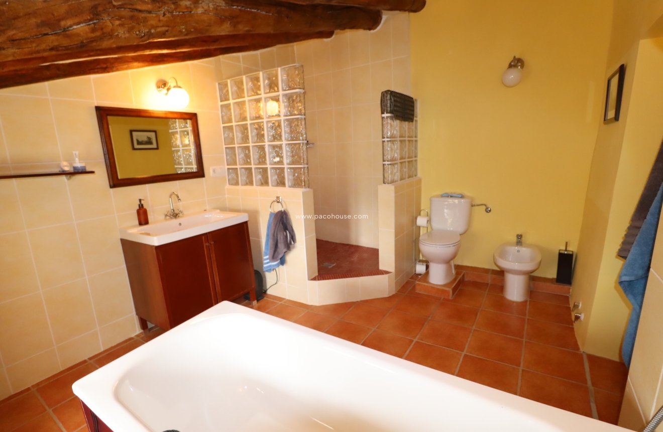 Resale - Cortijo -
La Parroquia