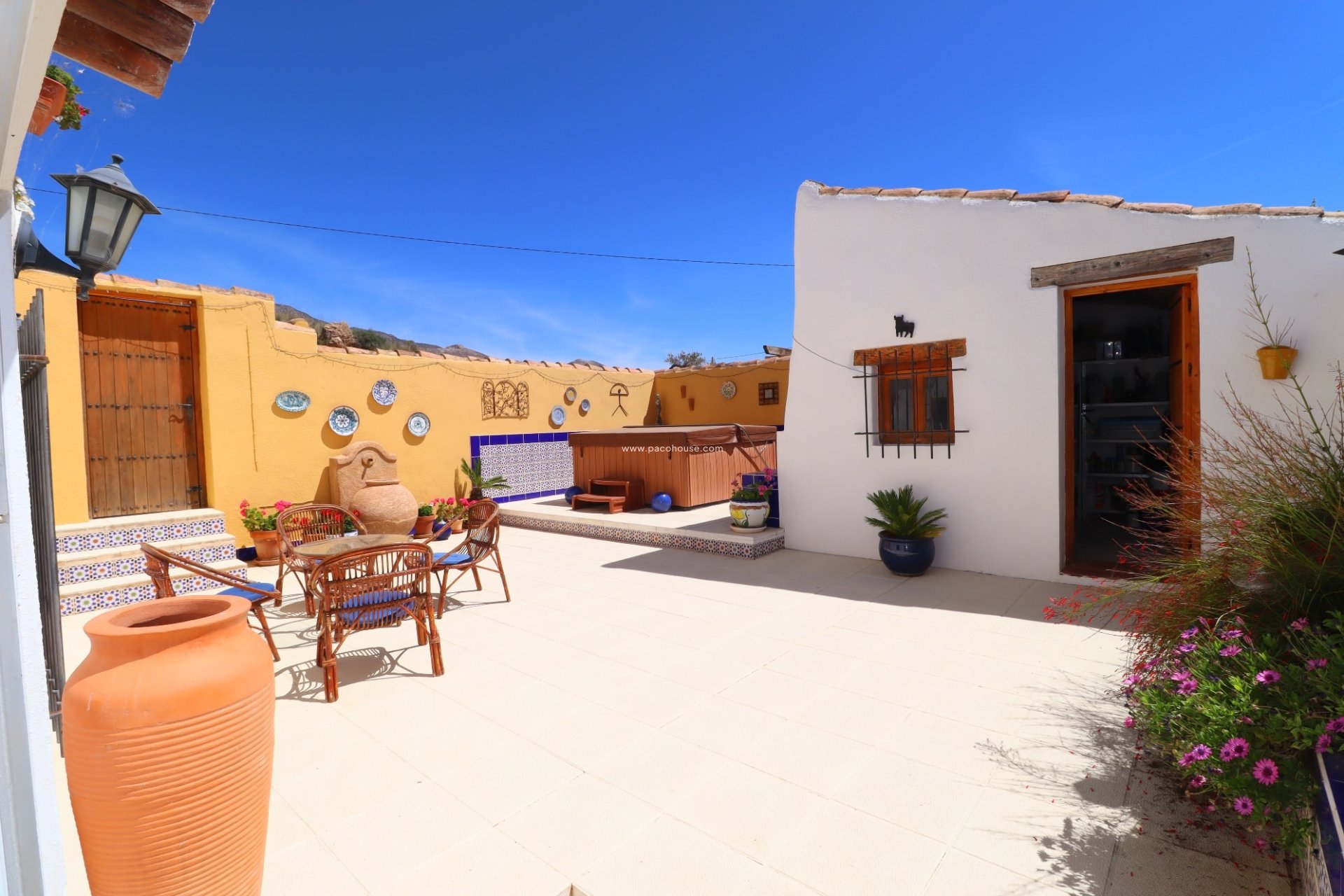 Resale - Cortijo -
La Parroquia