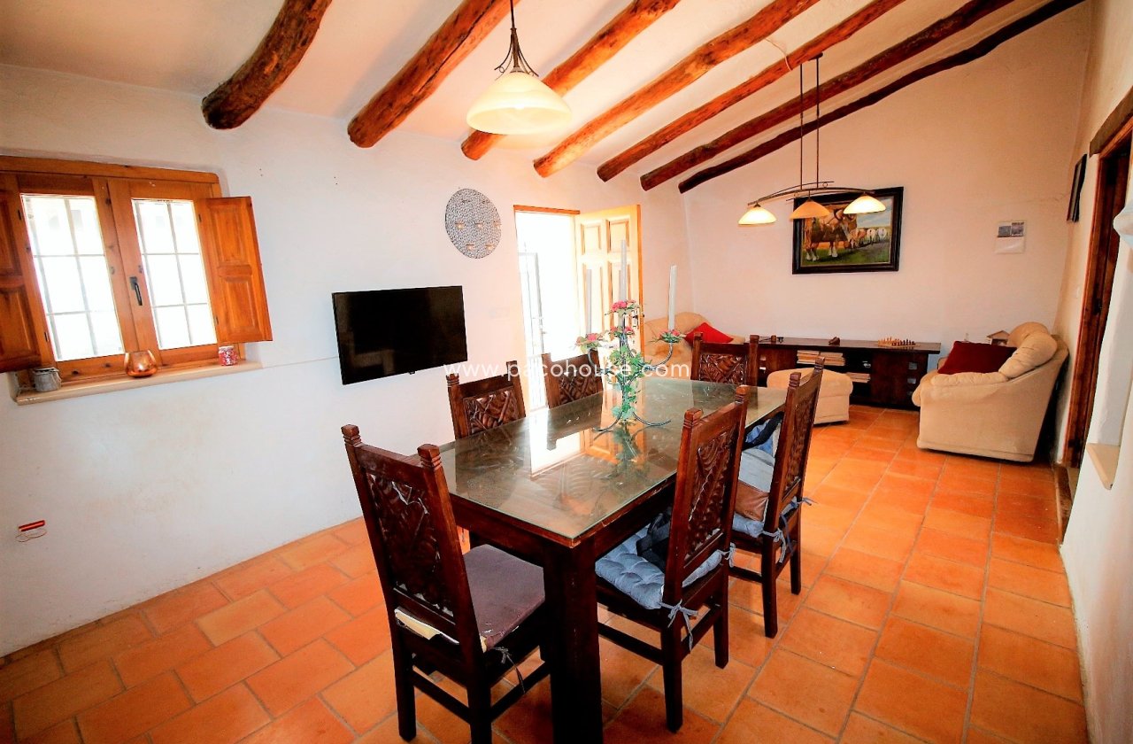 Resale - Cortijo -
Puerto Lumbreras