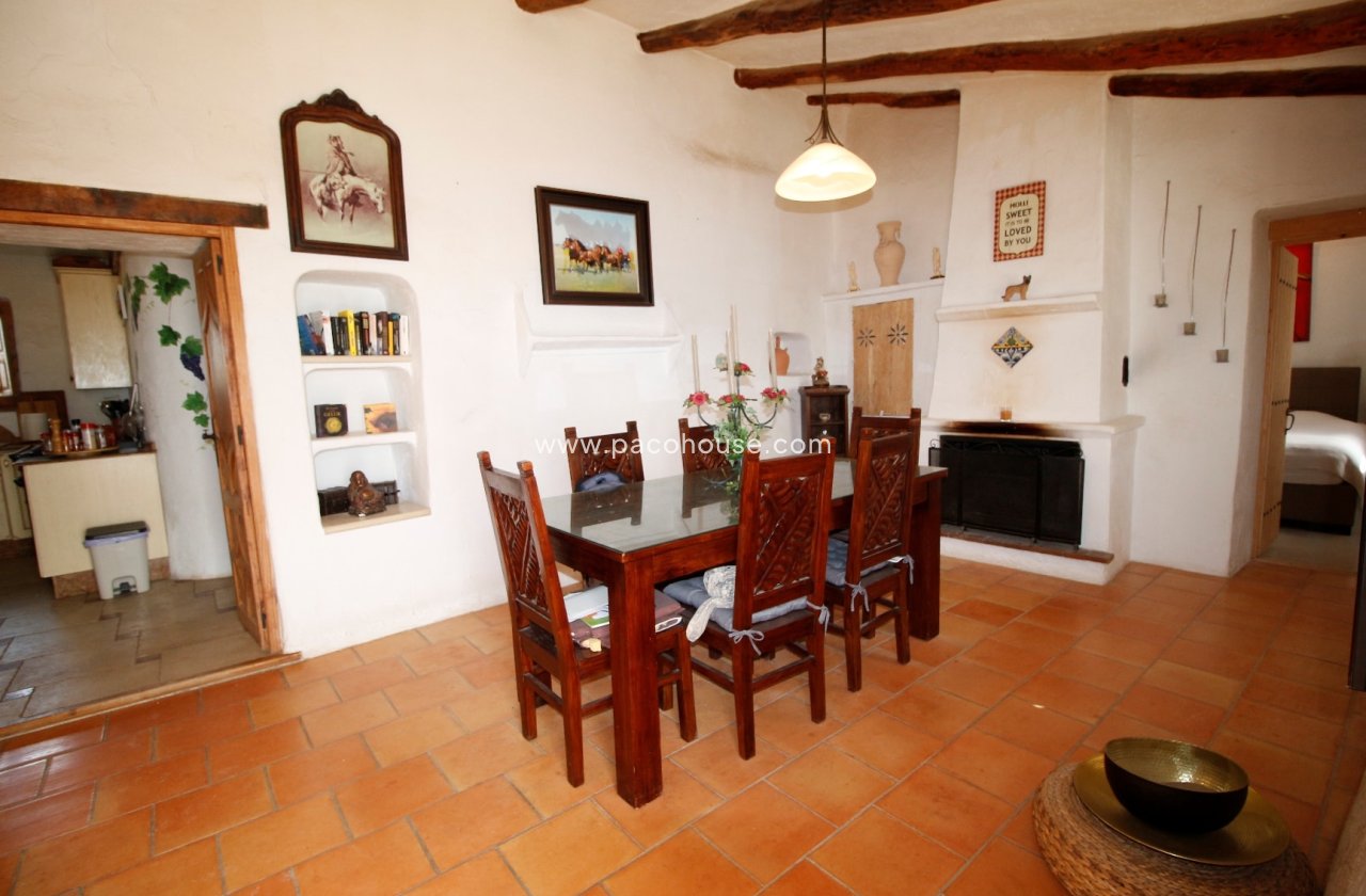 Resale - Cortijo -
Puerto Lumbreras