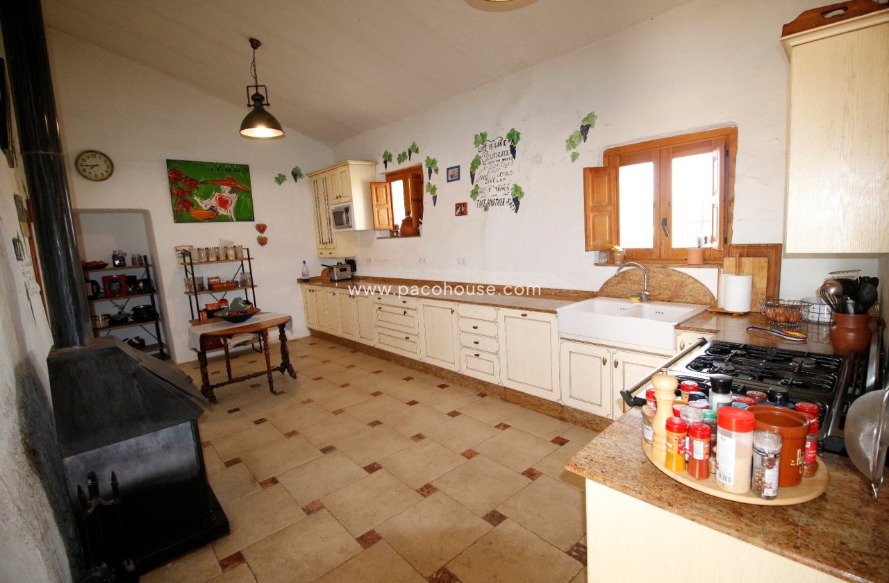 Resale - Cortijo -
Puerto Lumbreras