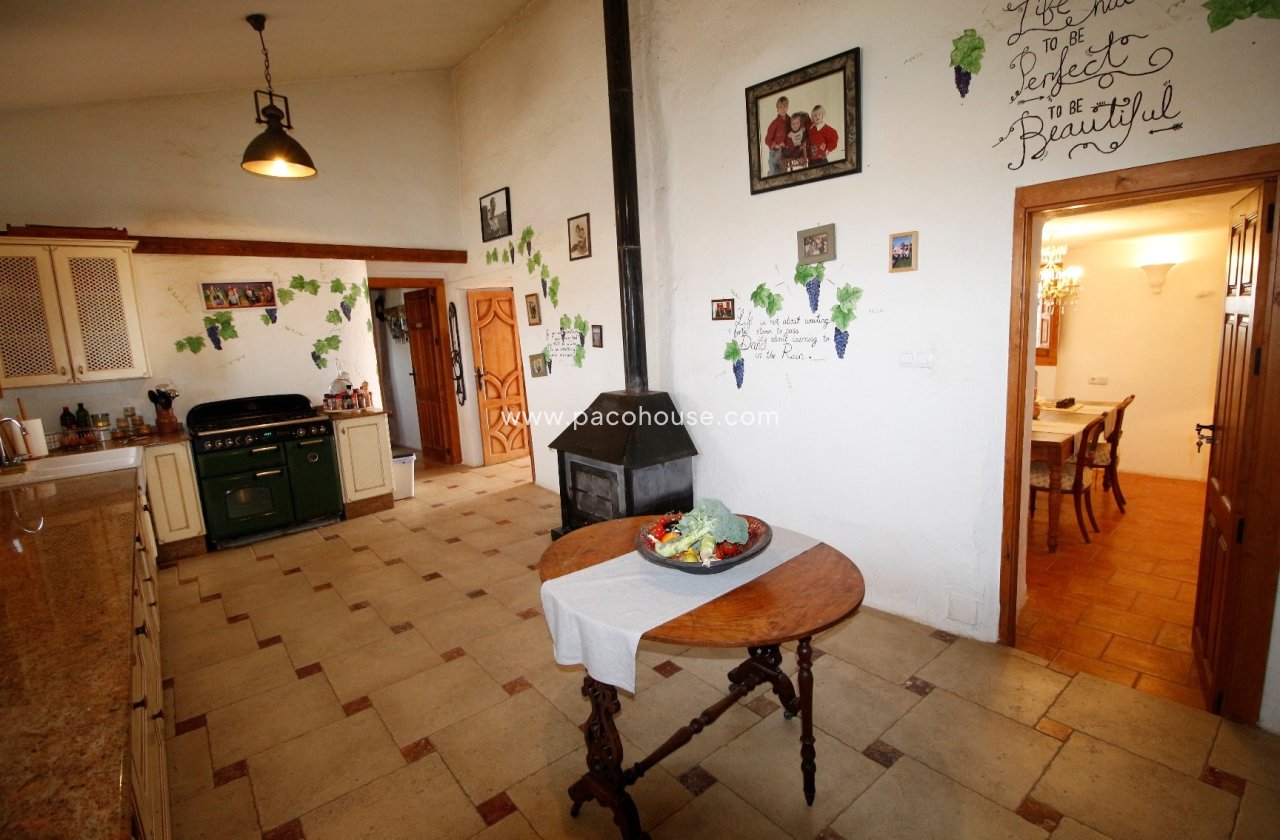 Resale - Cortijo -
Puerto Lumbreras