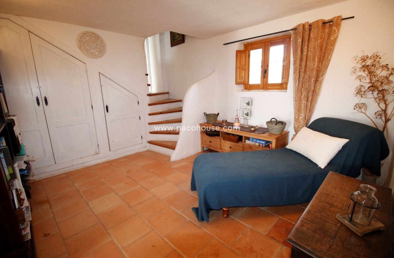 Resale - Cortijo -
Puerto Lumbreras