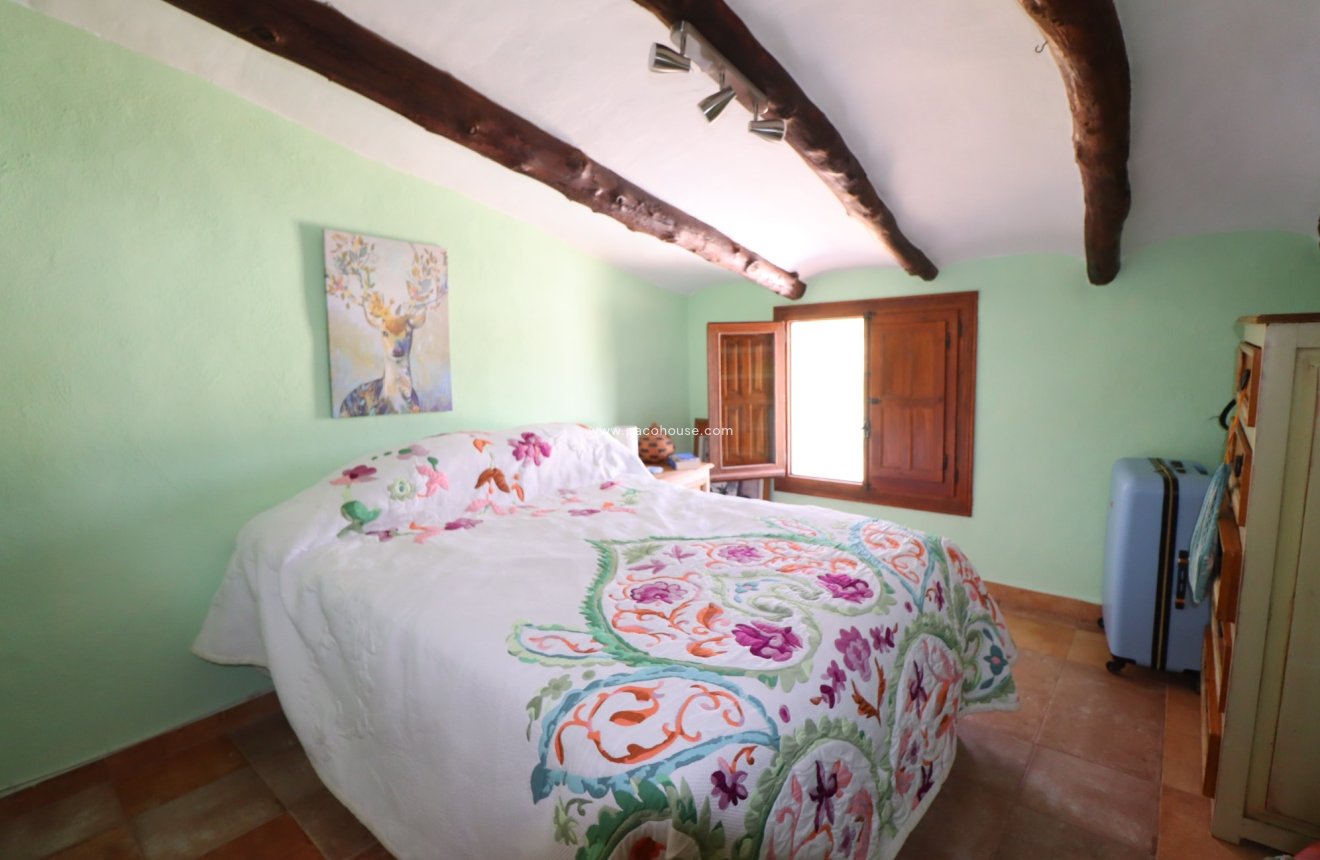 Resale - Cortijo -
Velez-Rubio