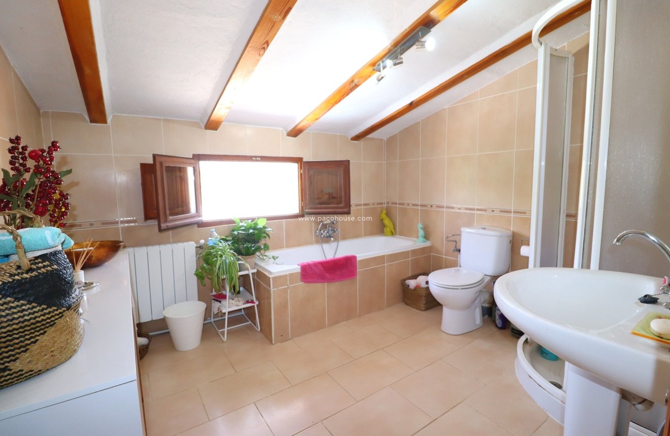 Resale - Cortijo -
Velez-Rubio