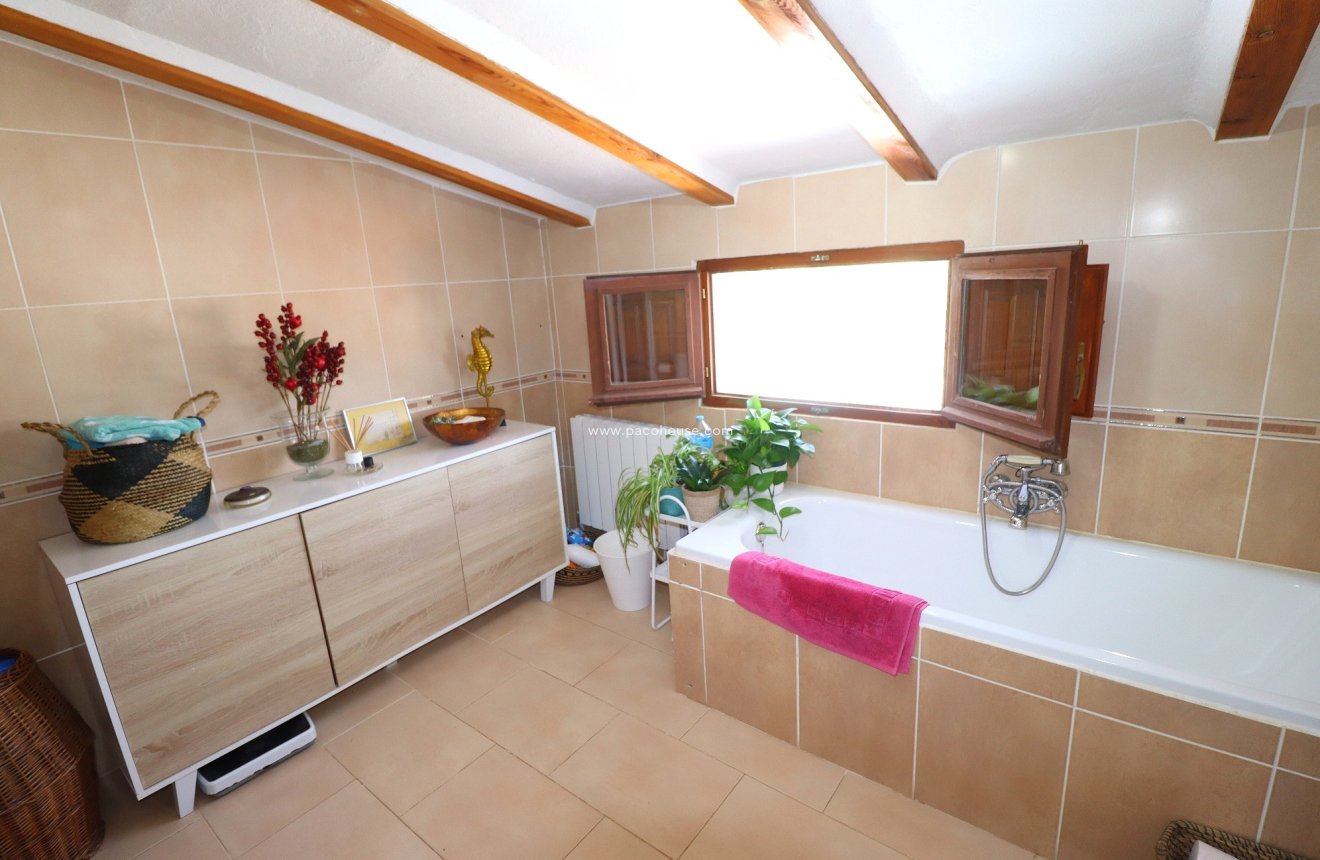 Resale - Cortijo -
Velez-Rubio