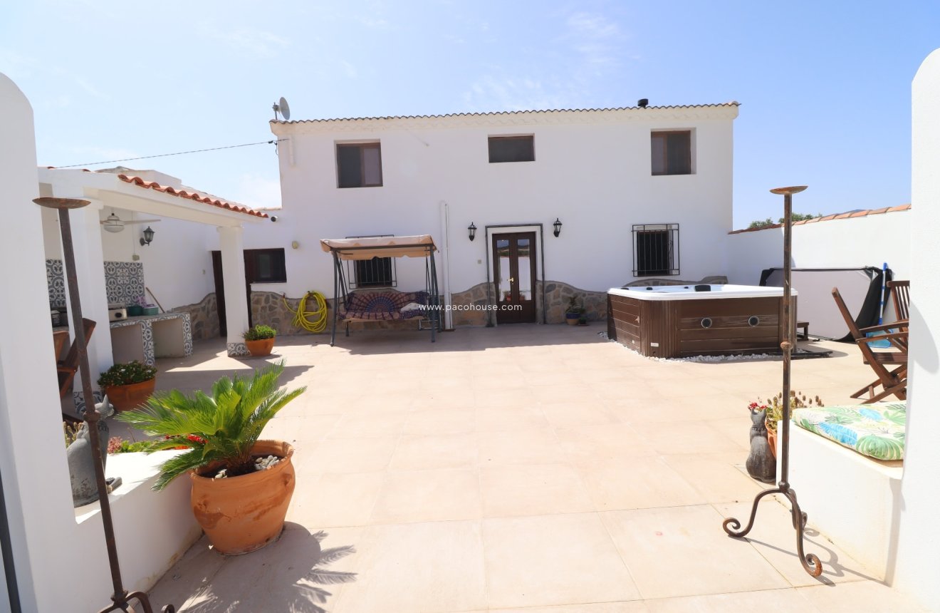 Resale - Cortijo -
Velez-Rubio