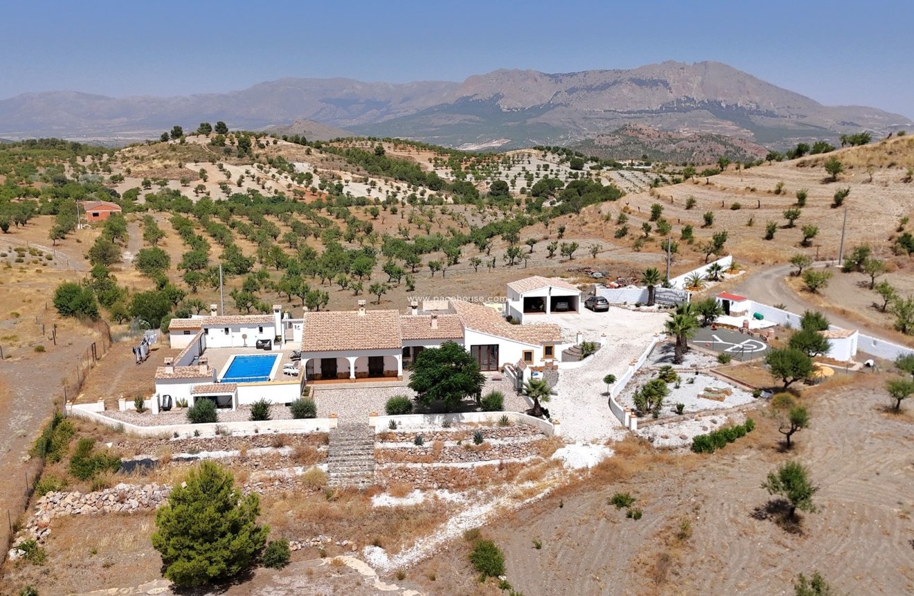 Resale - Cortijo -
Velez-Rubio