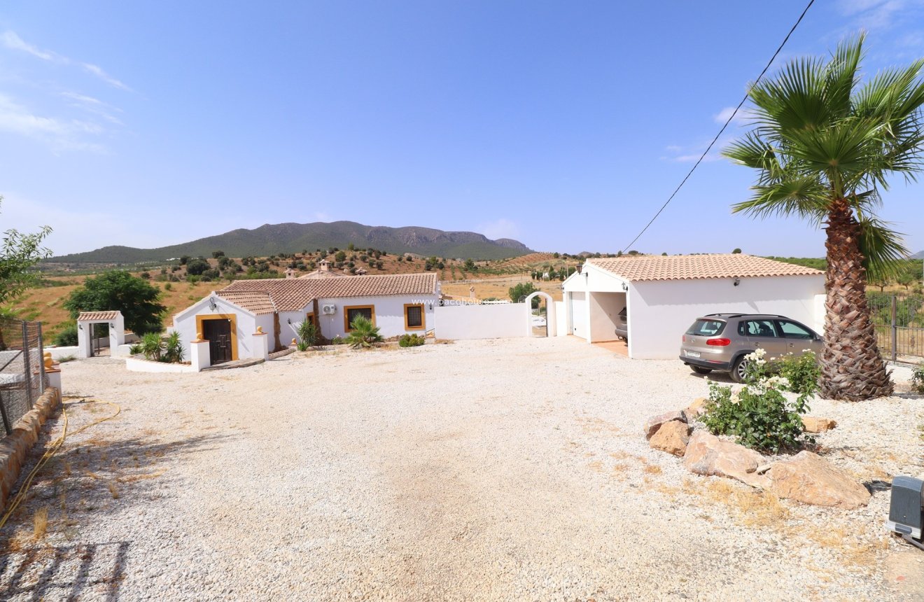 Resale - Cortijo -
Velez-Rubio