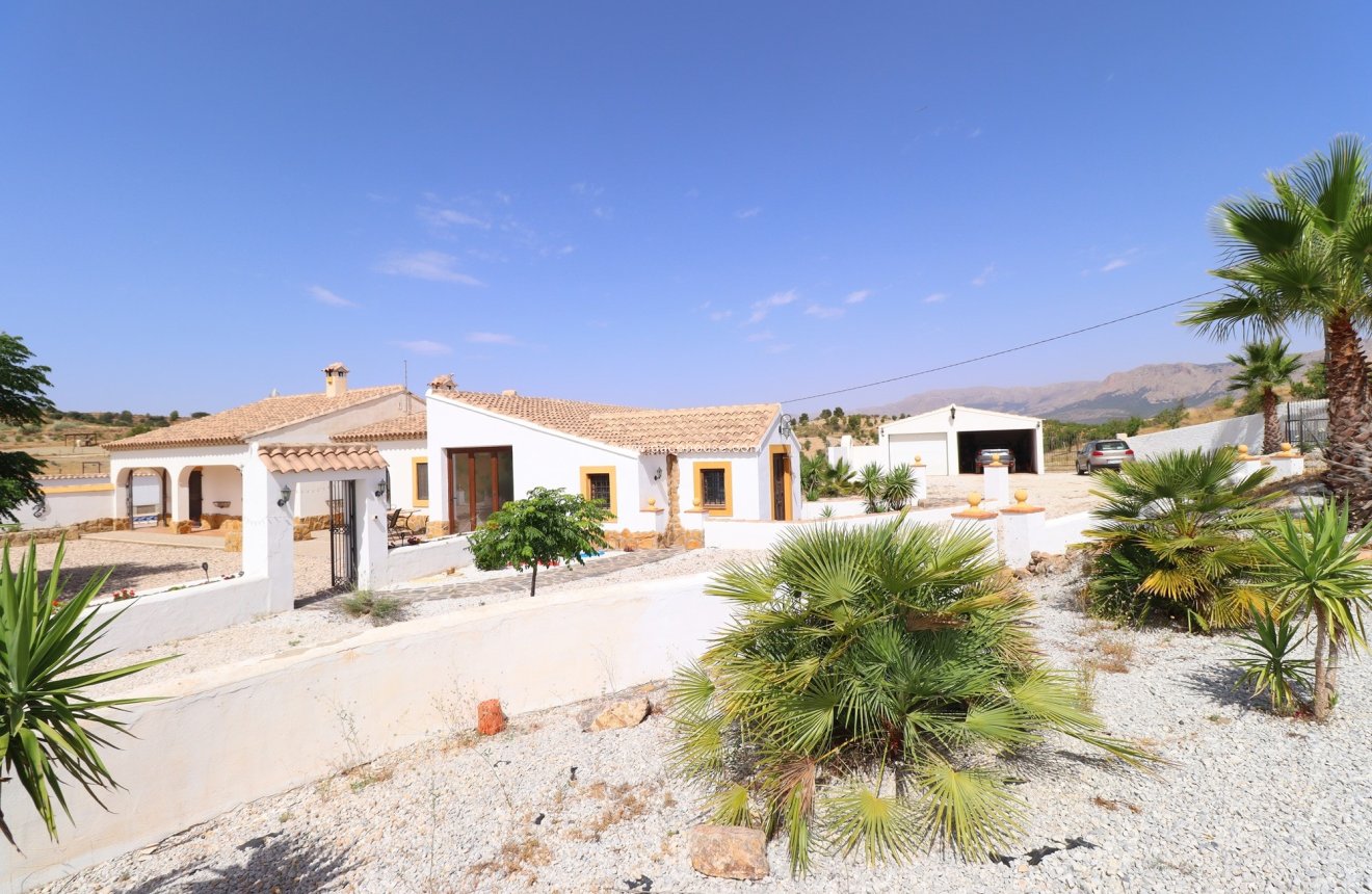 Resale - Cortijo -
Velez-Rubio