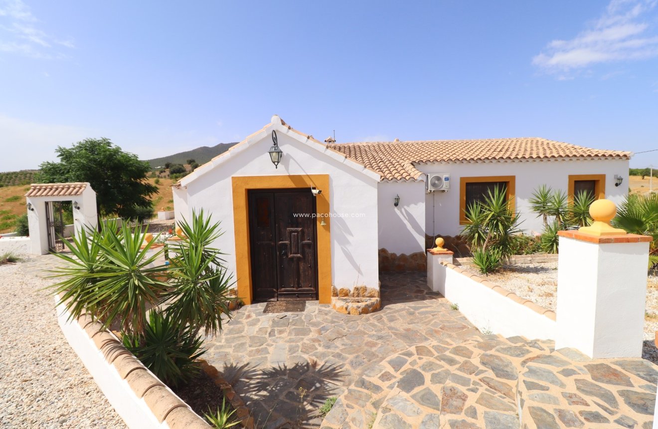 Resale - Cortijo -
Velez-Rubio