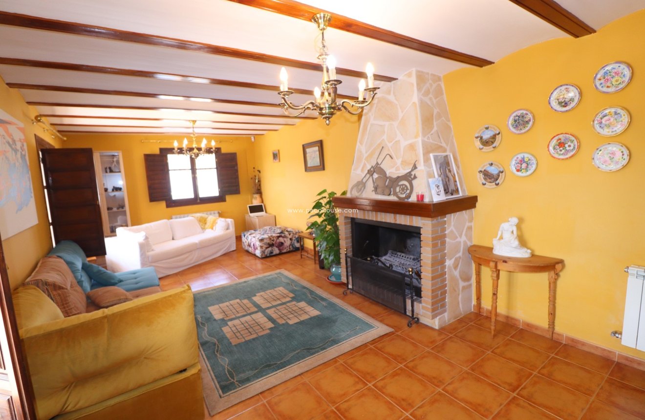 Resale - Cortijo -
Velez-Rubio