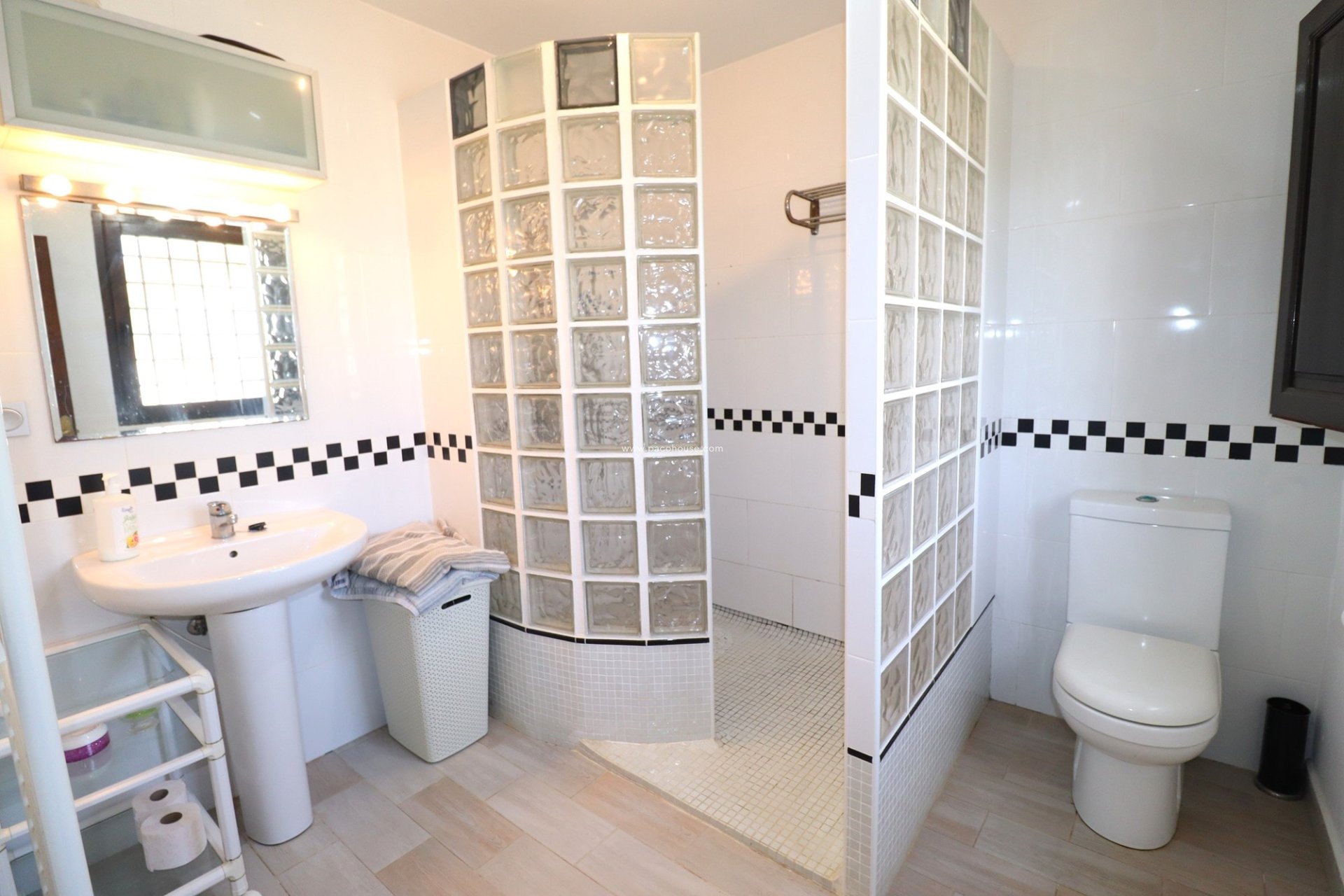 Resale - Cortijo -
Velez-Rubio