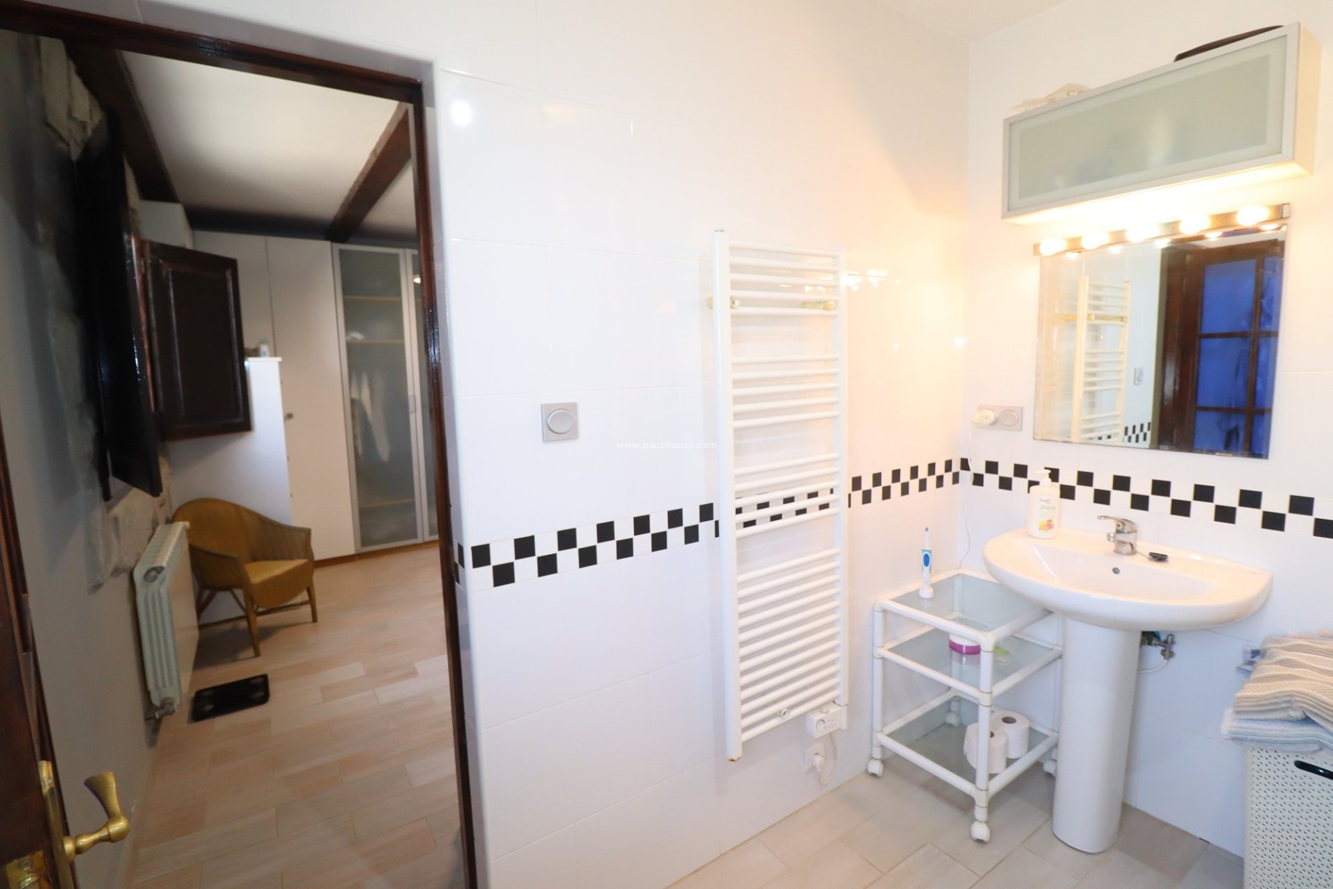 Resale - Cortijo -
Velez-Rubio