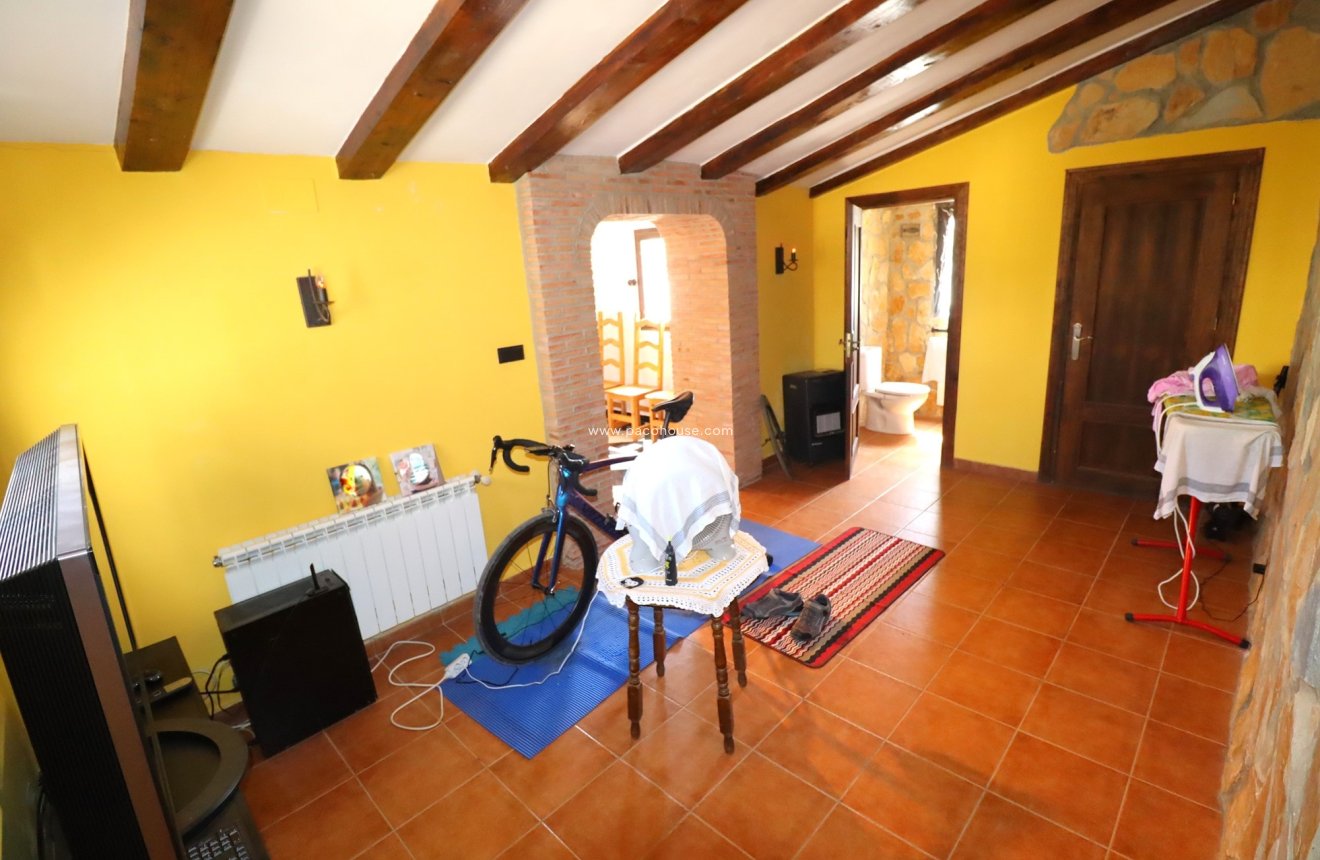 Resale - Cortijo -
Velez-Rubio