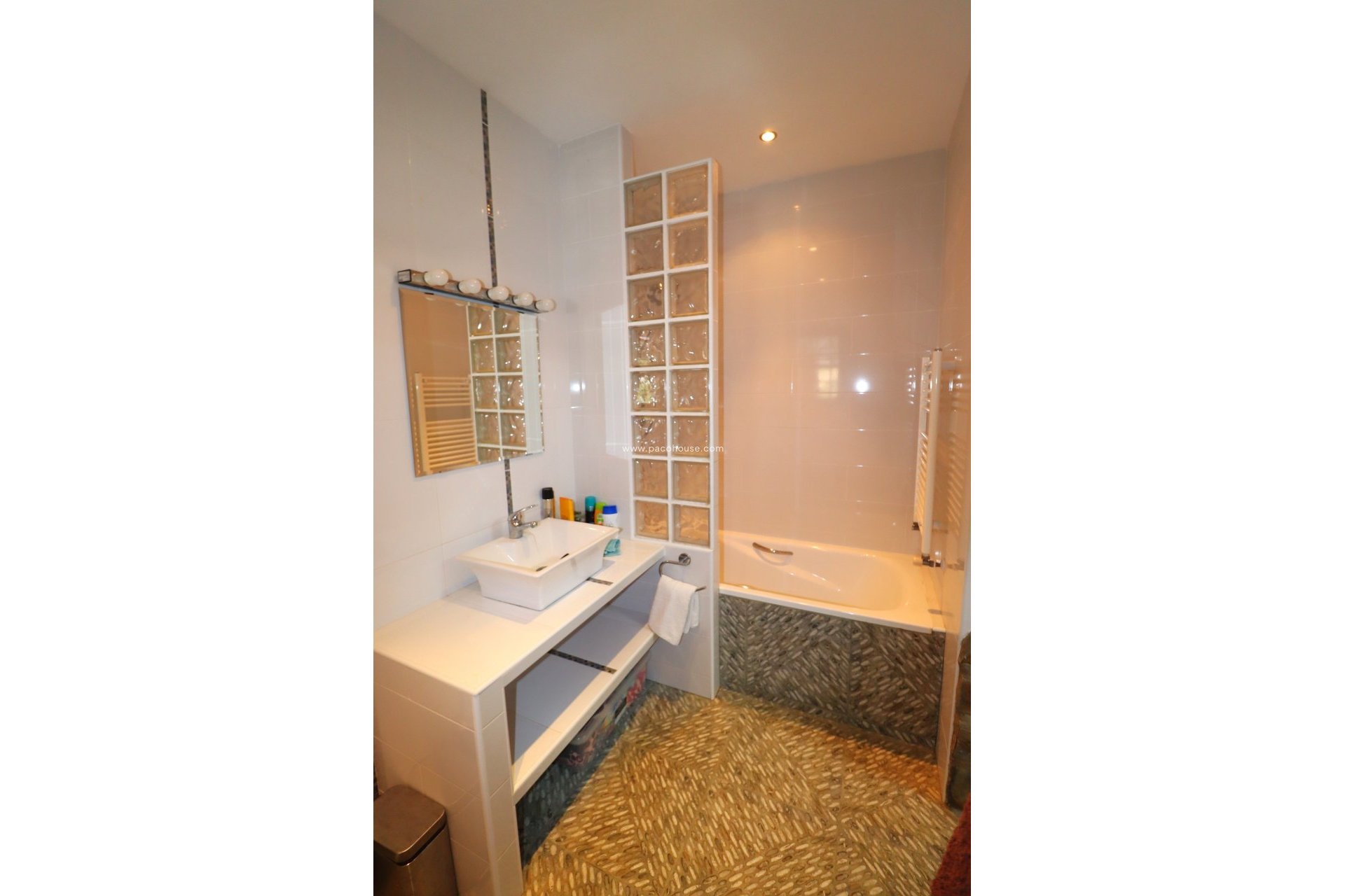 Resale - Cortijo -
Velez-Rubio