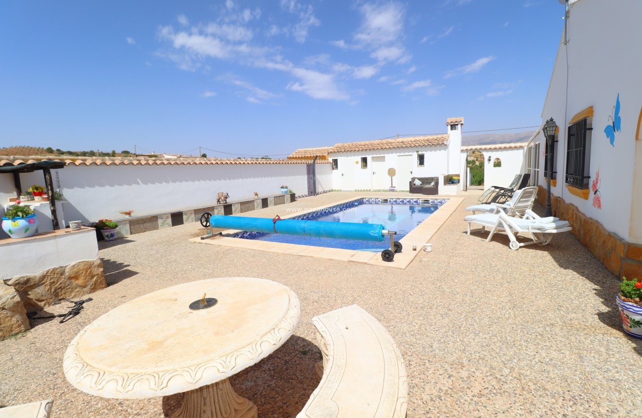 Resale - Cortijo -
Velez-Rubio