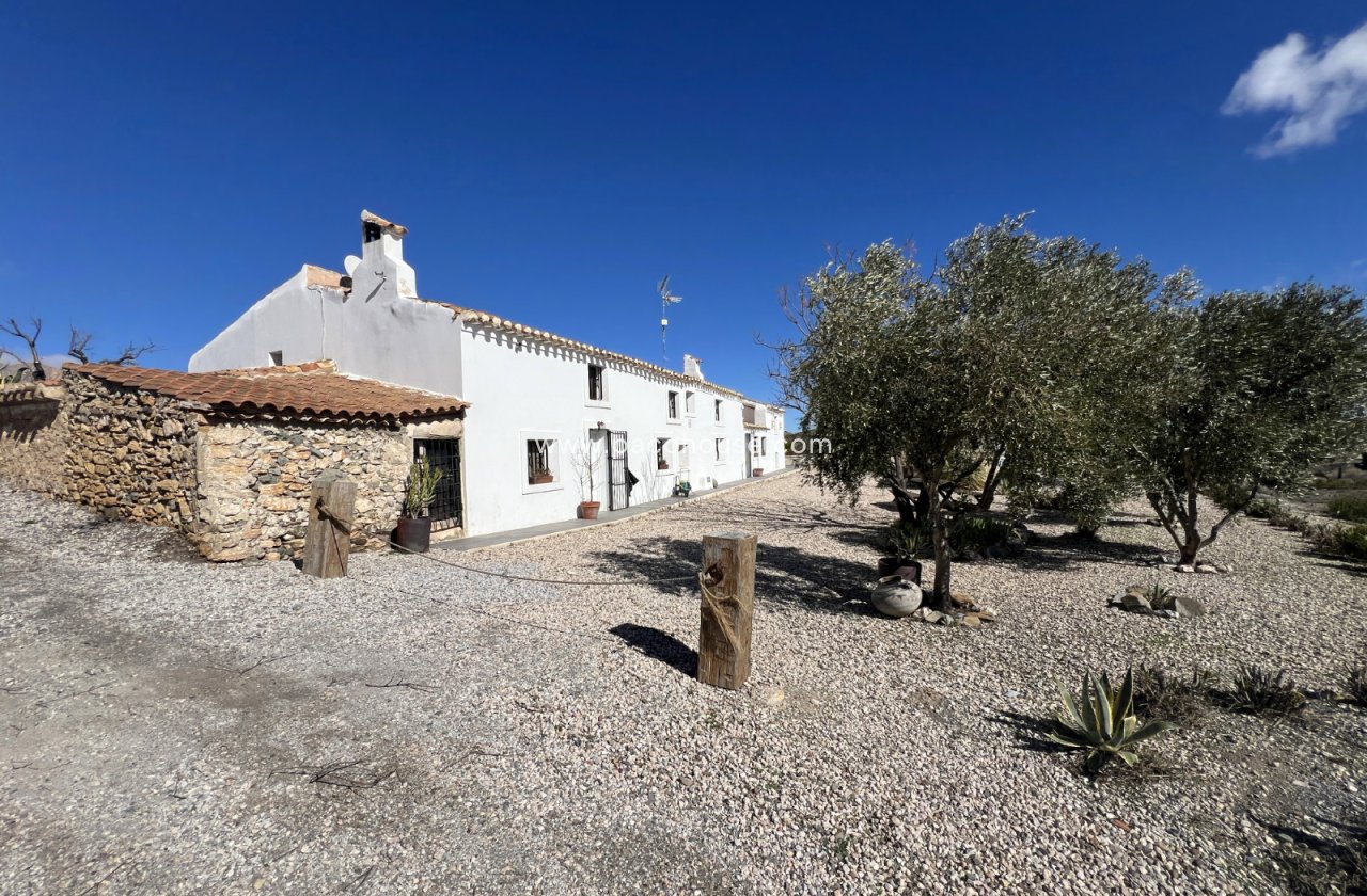 Resale - Cortijo -
Velez-Rubio