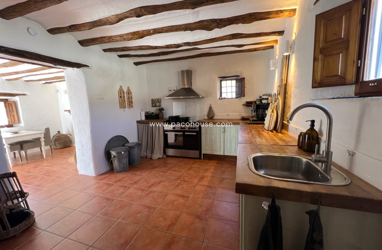 Resale - Cortijo -
Velez-Rubio