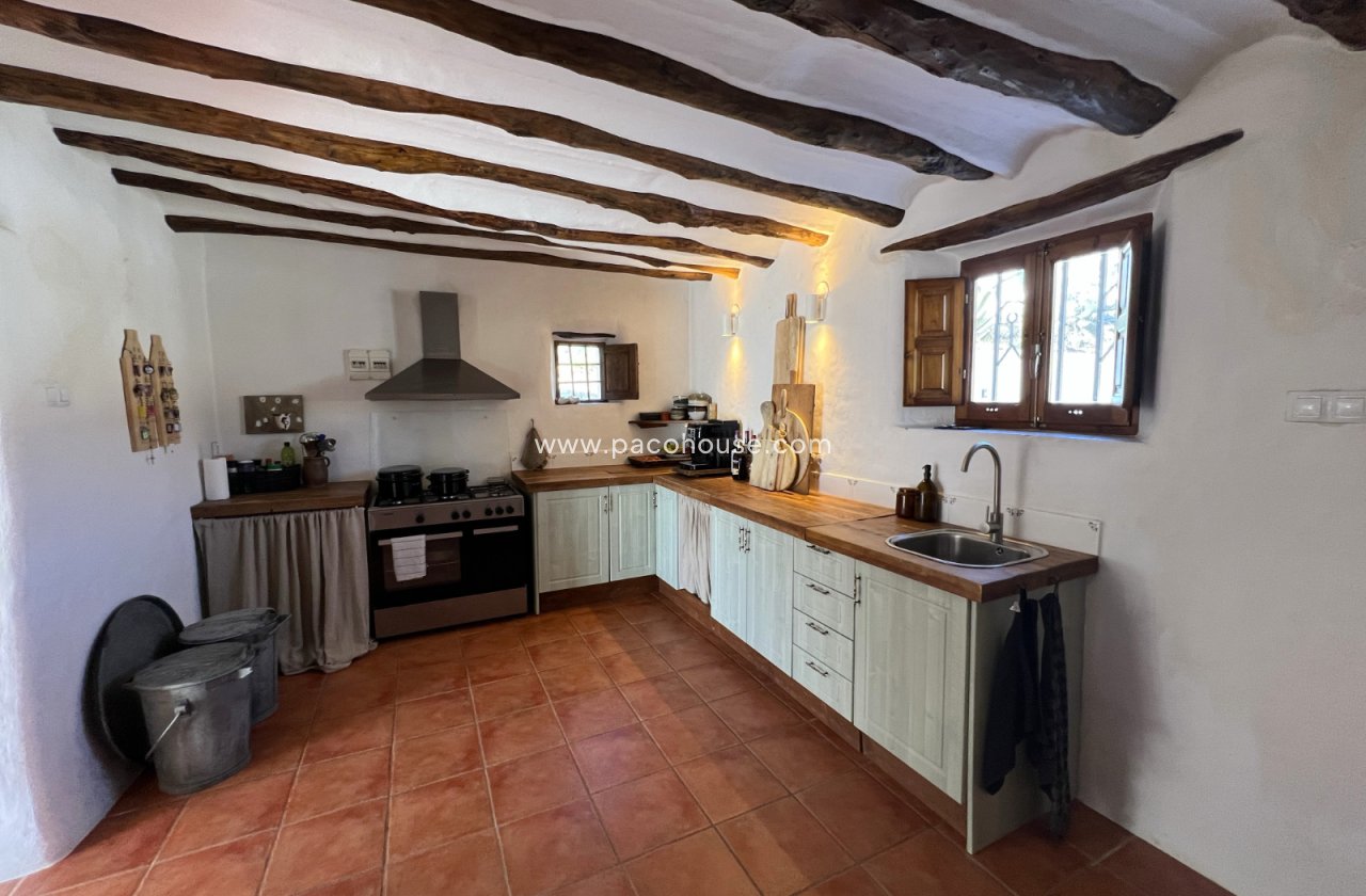 Resale - Cortijo -
Velez-Rubio