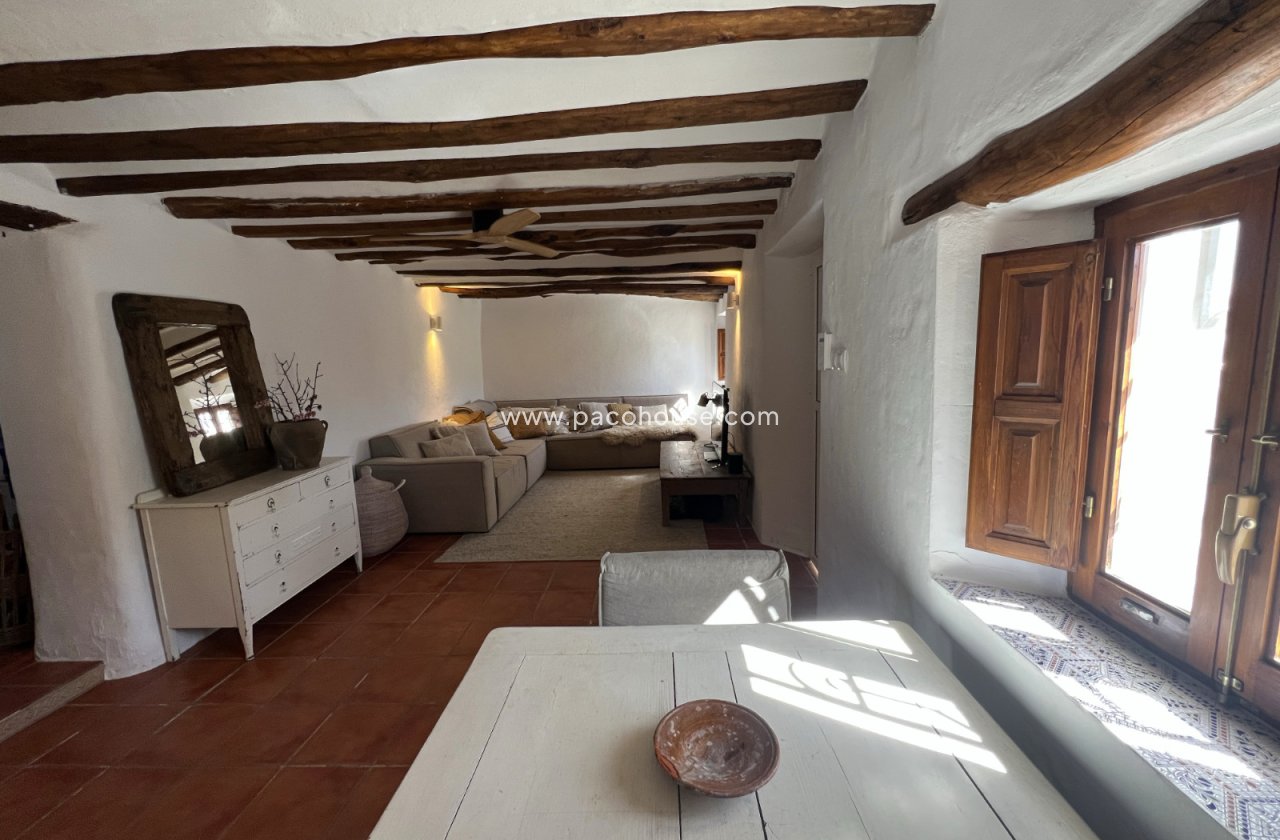 Resale - Cortijo -
Velez-Rubio