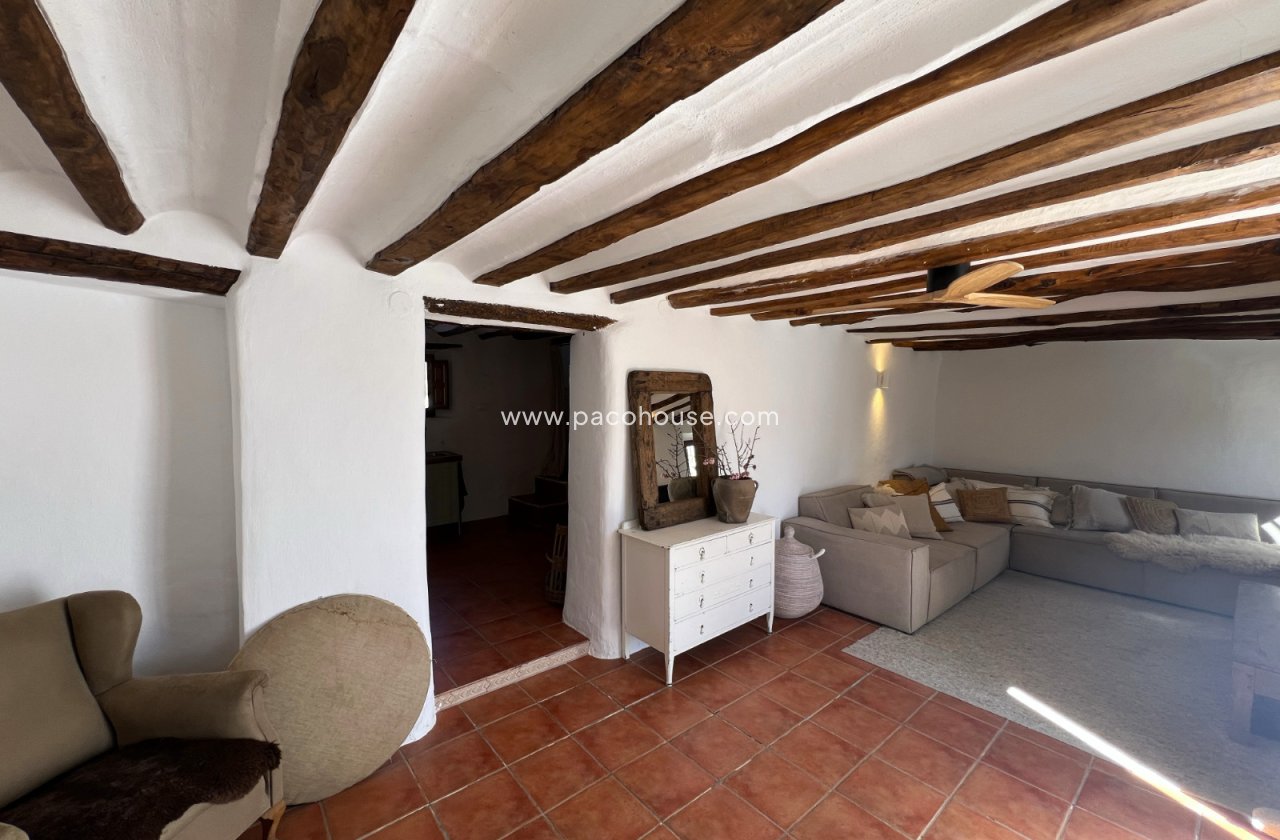 Resale - Cortijo -
Velez-Rubio