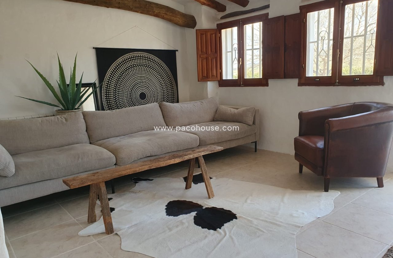 Resale - Cortijo -
Velez-Rubio