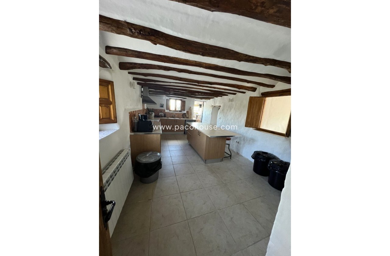 Resale - Cortijo -
Velez-Rubio