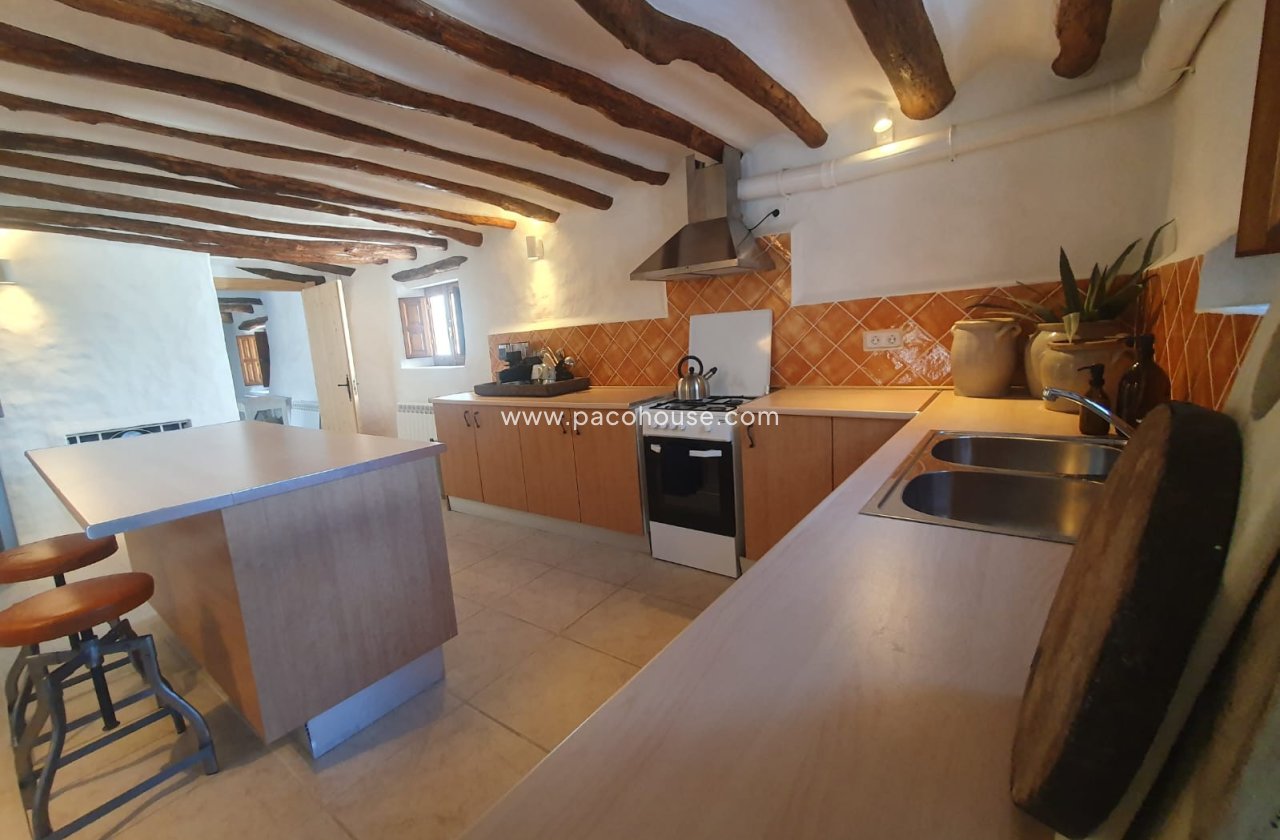 Resale - Cortijo -
Velez-Rubio