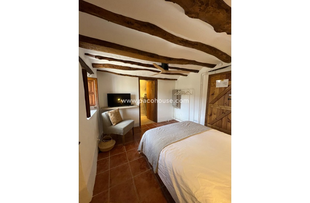 Resale - Cortijo -
Velez-Rubio