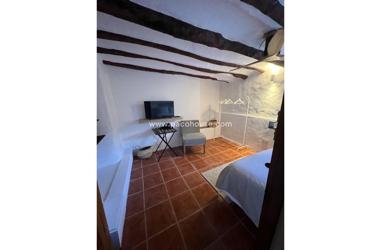 Resale - Cortijo -
Velez-Rubio