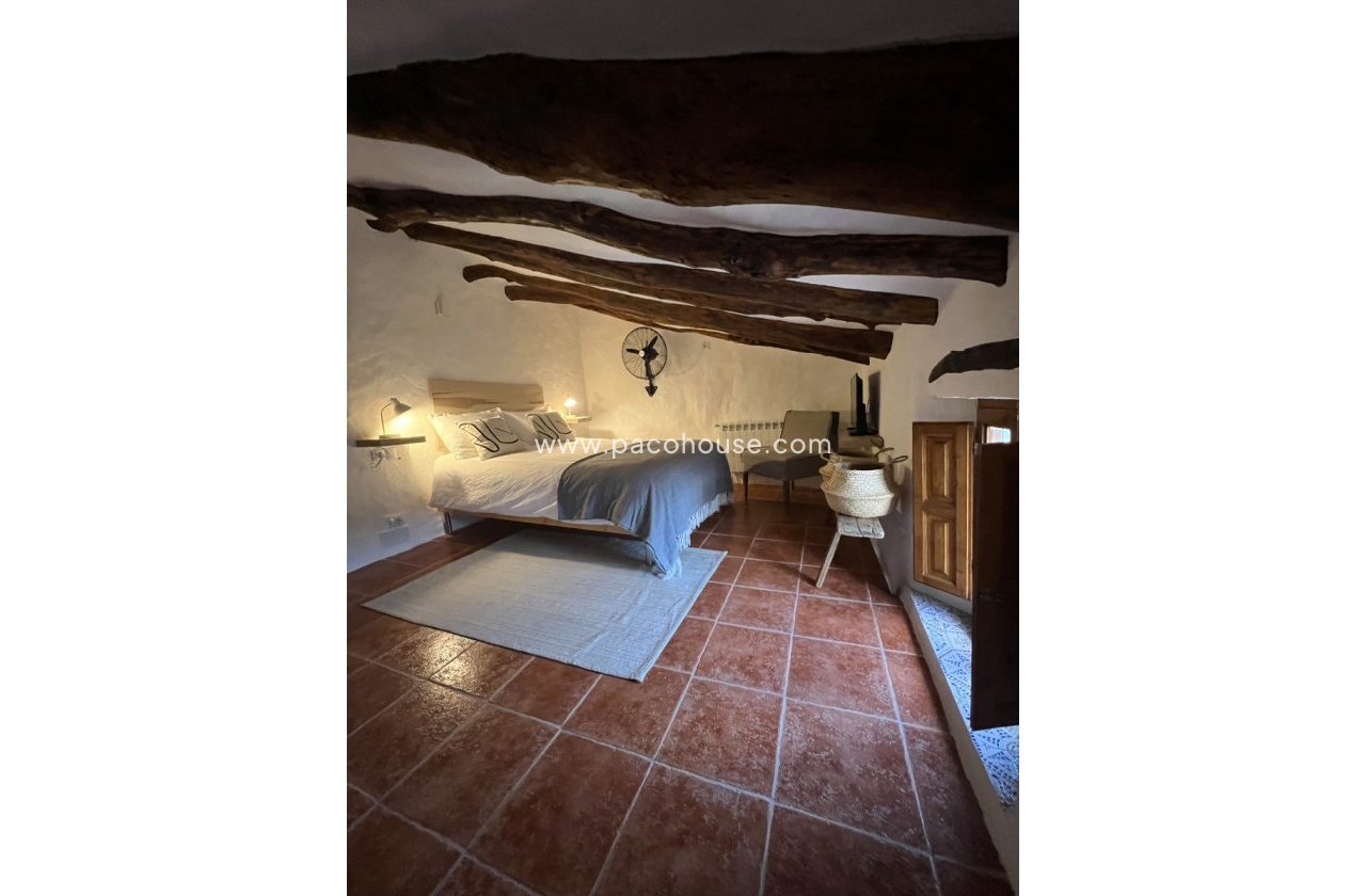 Resale - Cortijo -
Velez-Rubio