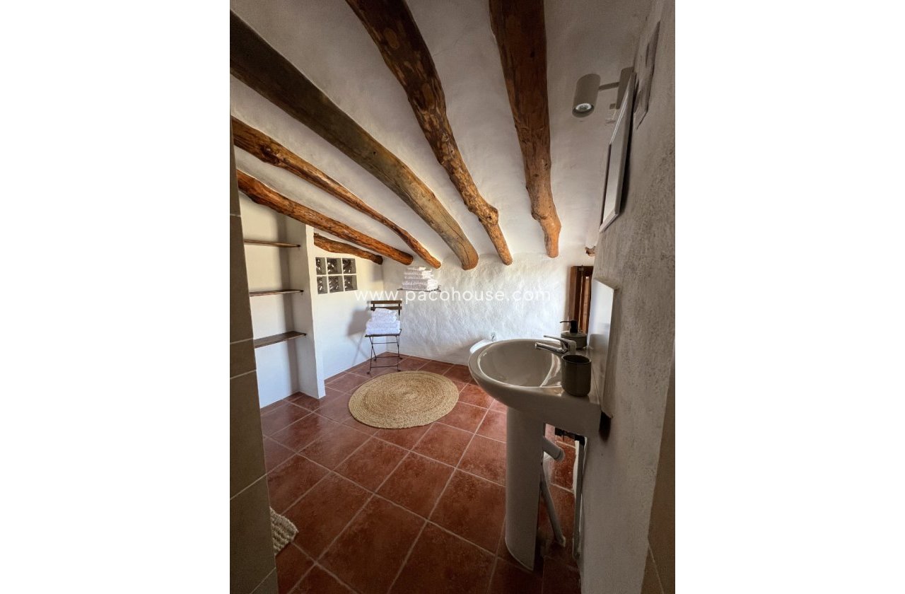 Resale - Cortijo -
Velez-Rubio