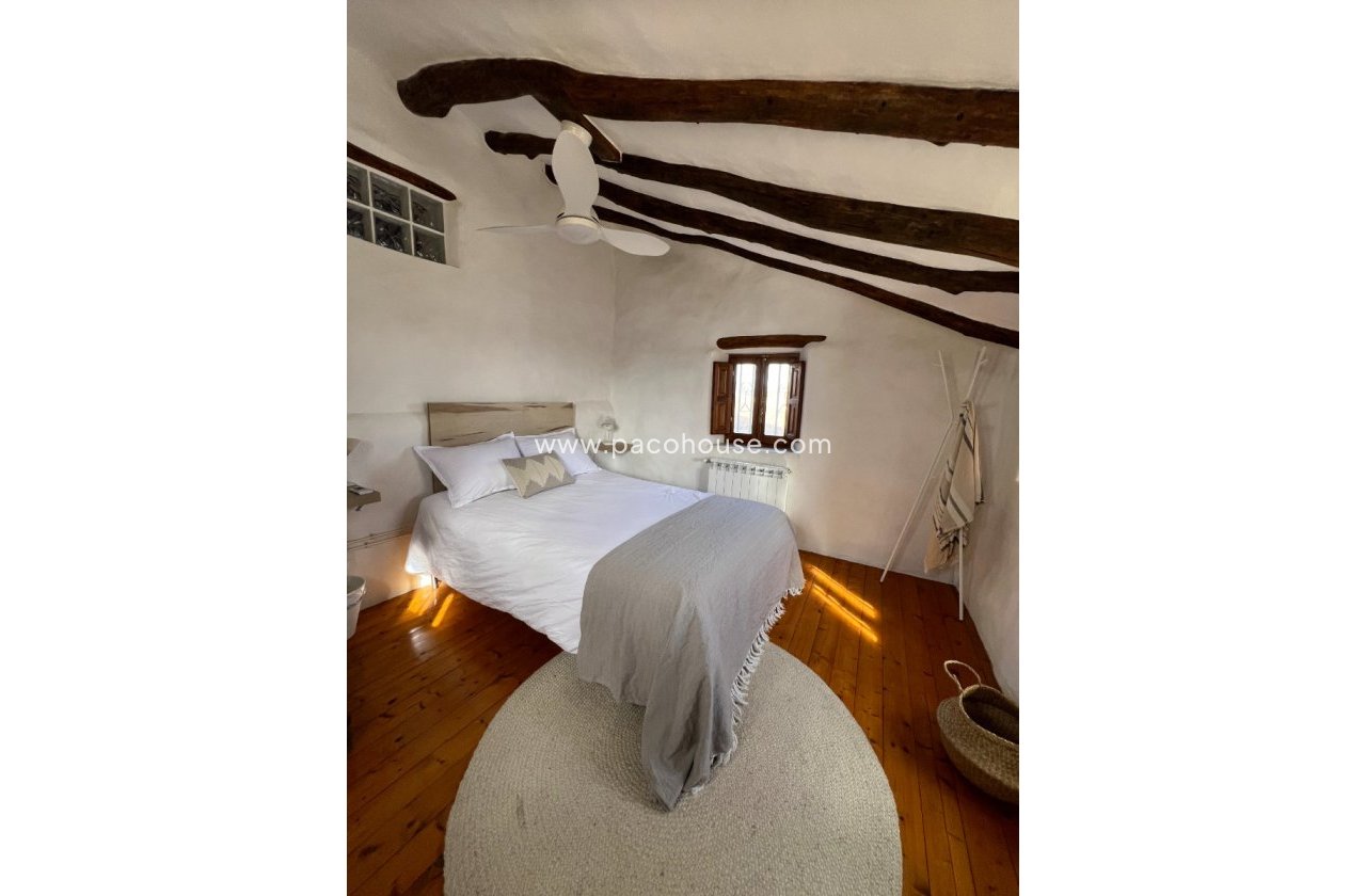 Resale - Cortijo -
Velez-Rubio