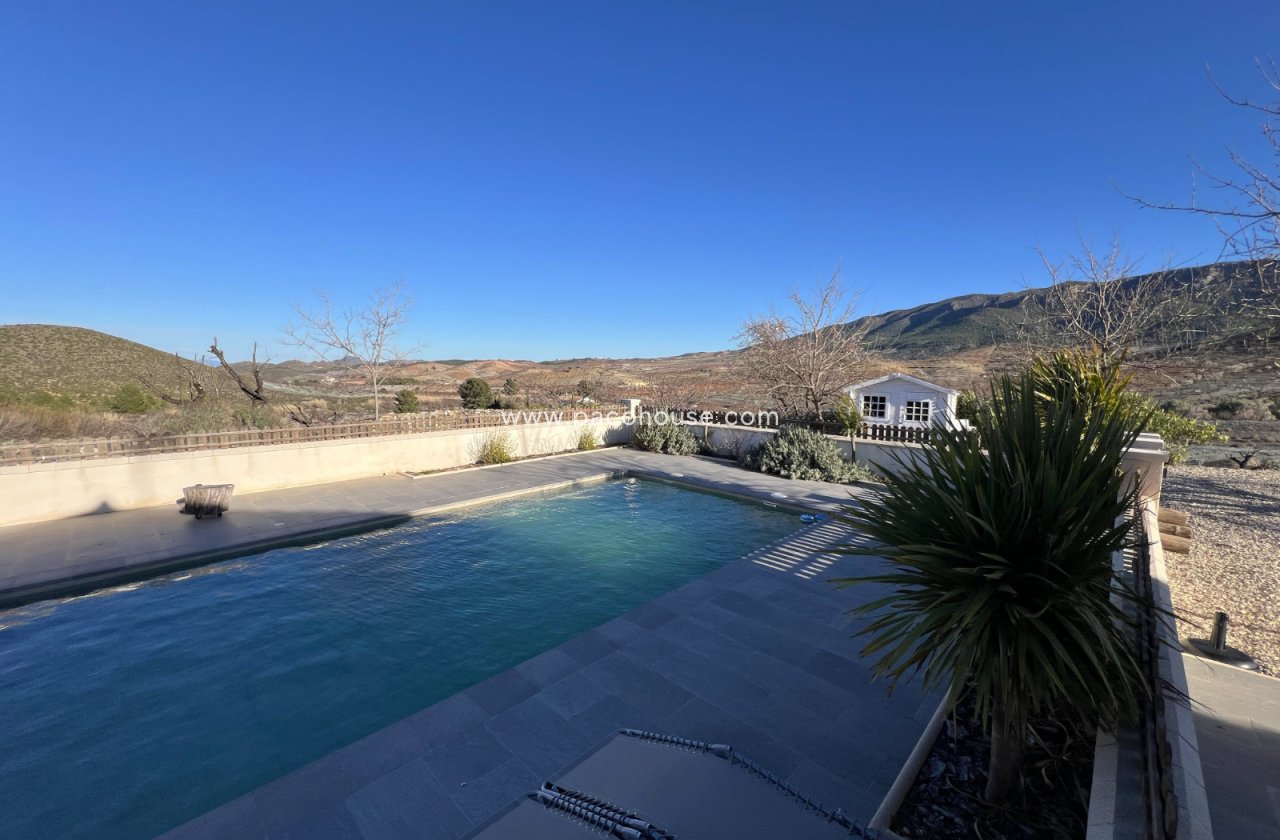 Resale - Cortijo -
Velez-Rubio