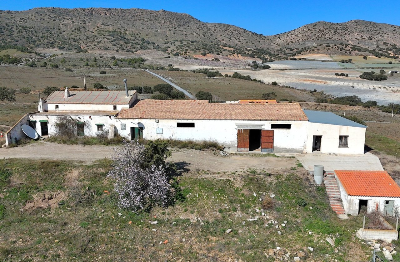 Resale - Cortijo -
Velez-Rubio