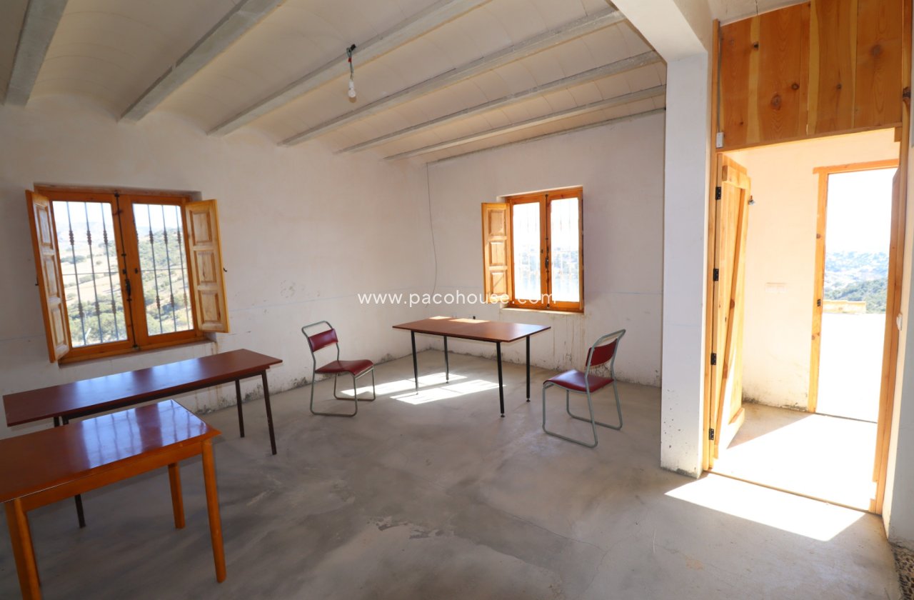 Resale - Cortijo -
Velez-Rubio