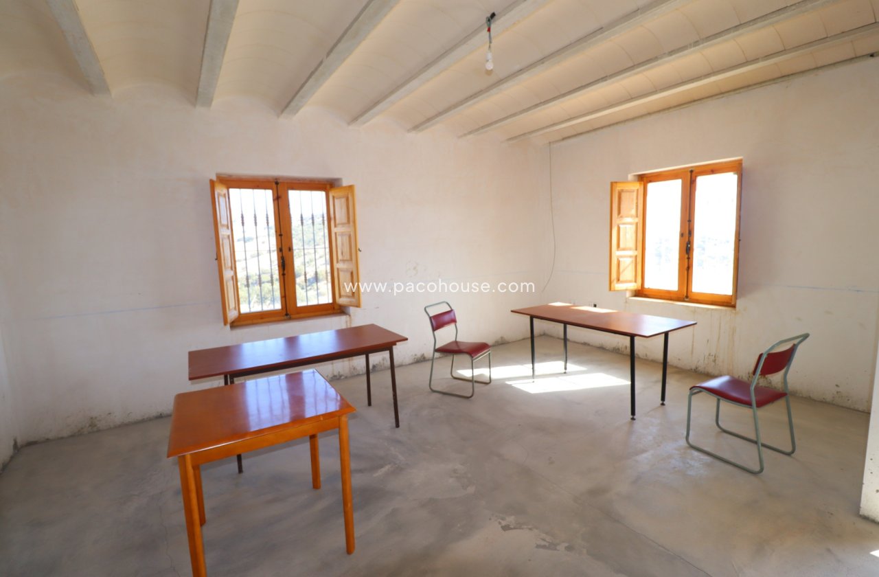 Resale - Cortijo -
Velez-Rubio