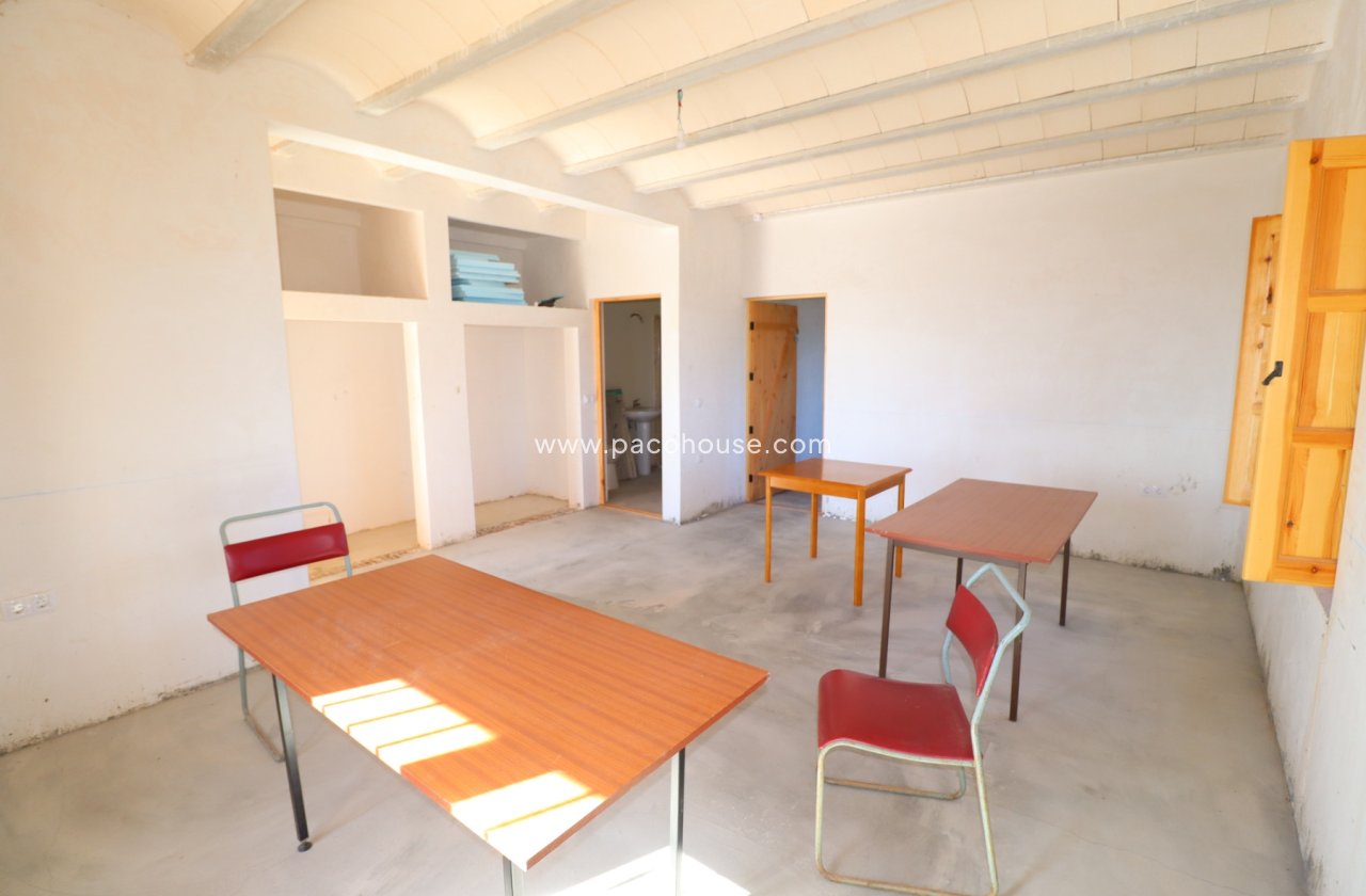 Resale - Cortijo -
Velez-Rubio