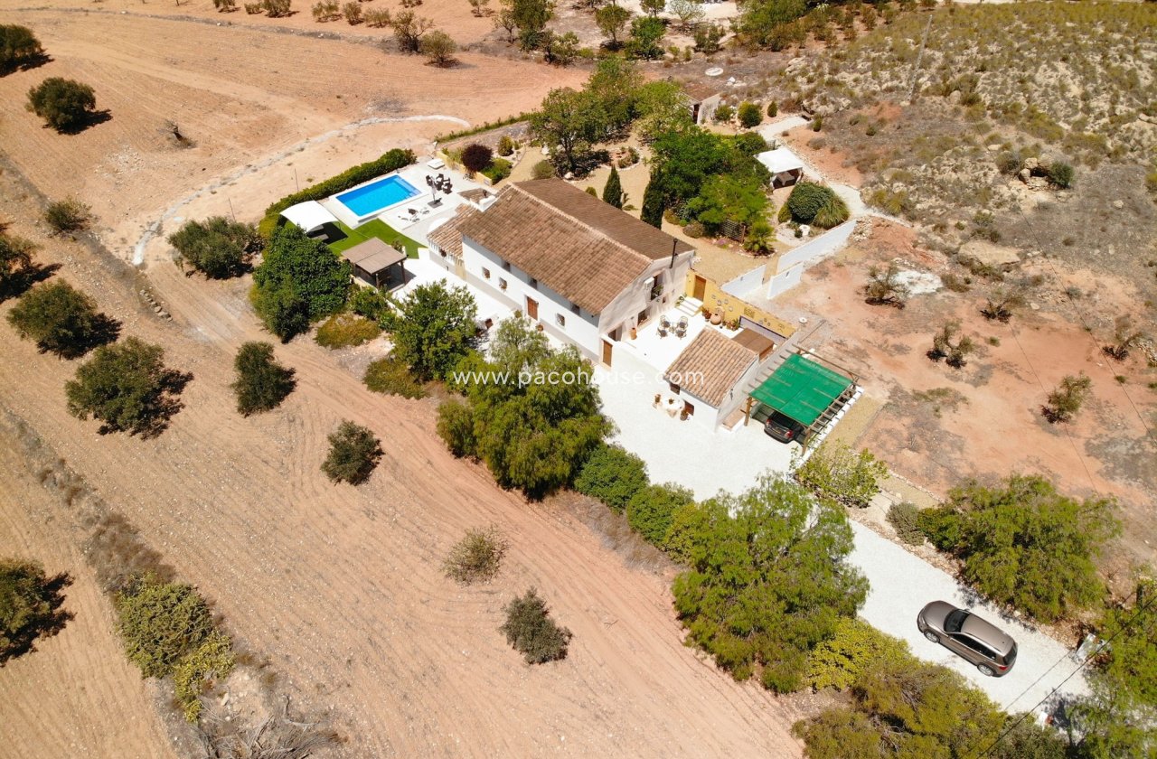 Resale - Cortijo -
Velez-Rubio