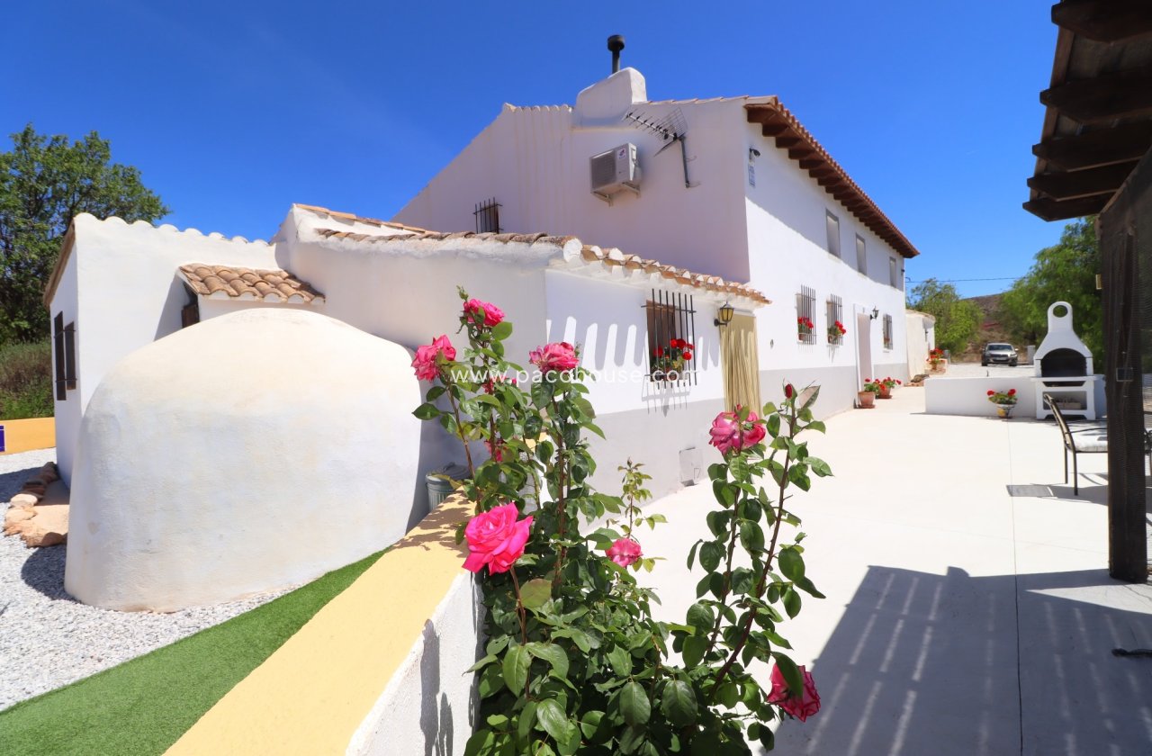 Resale - Cortijo -
Velez-Rubio