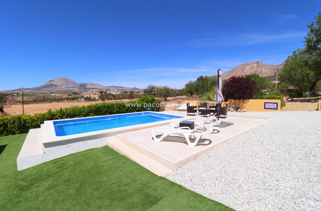 Resale - Cortijo -
Velez-Rubio
