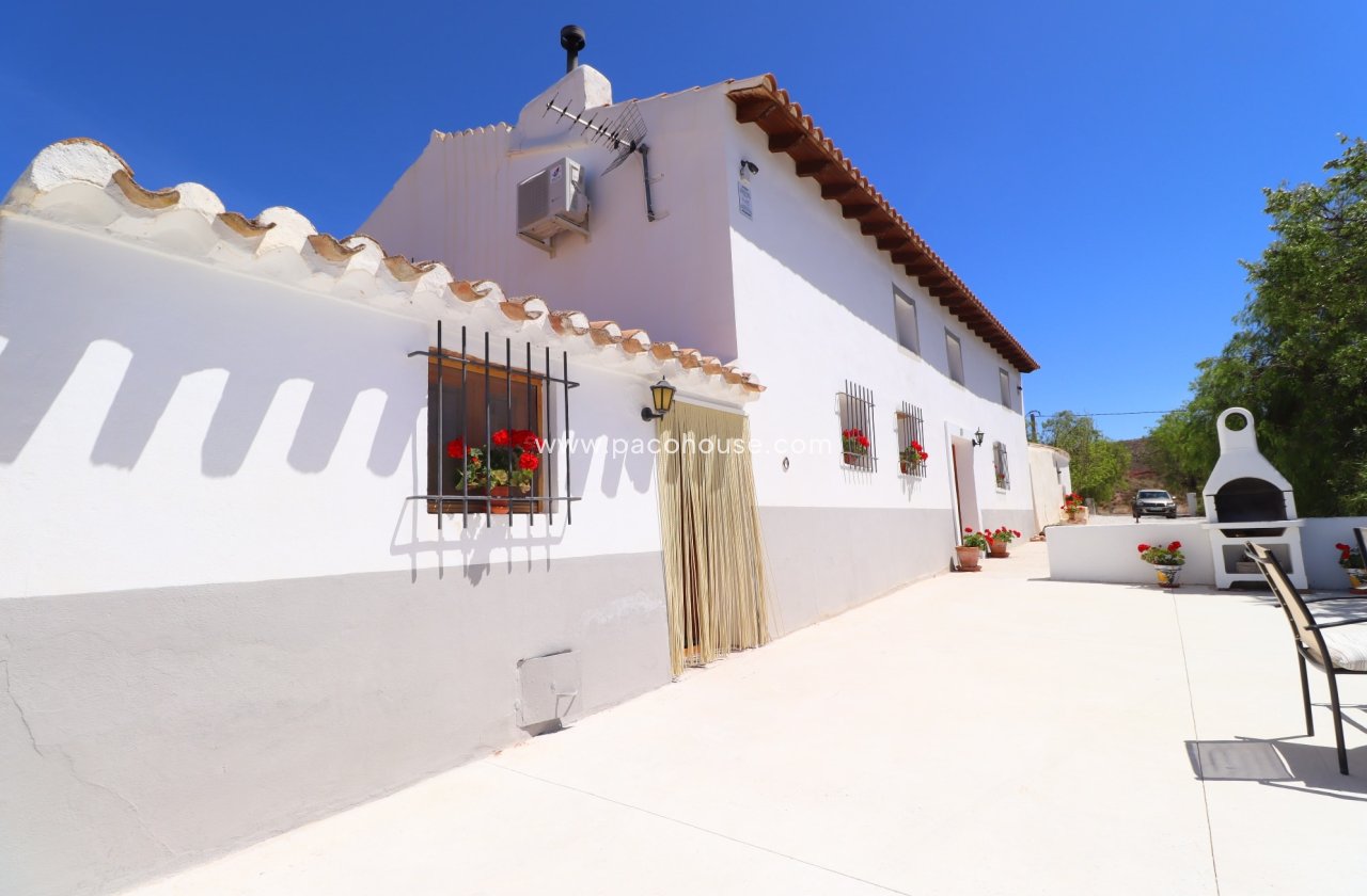Resale - Cortijo -
Velez-Rubio