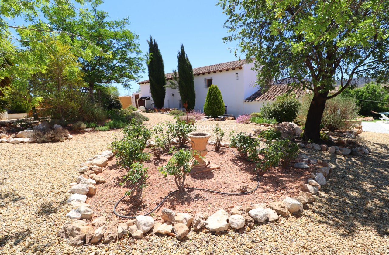 Resale - Cortijo -
Velez-Rubio