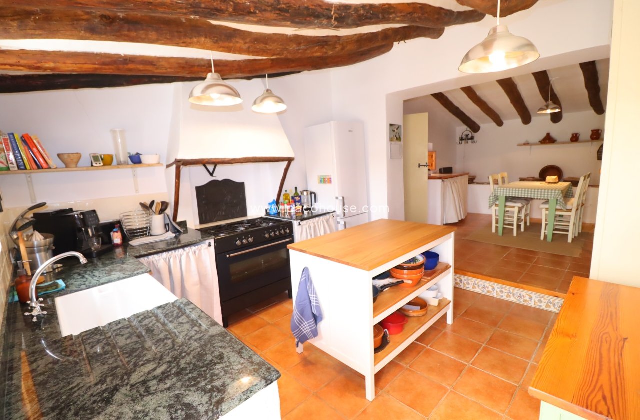 Resale - Cortijo -
Velez-Rubio