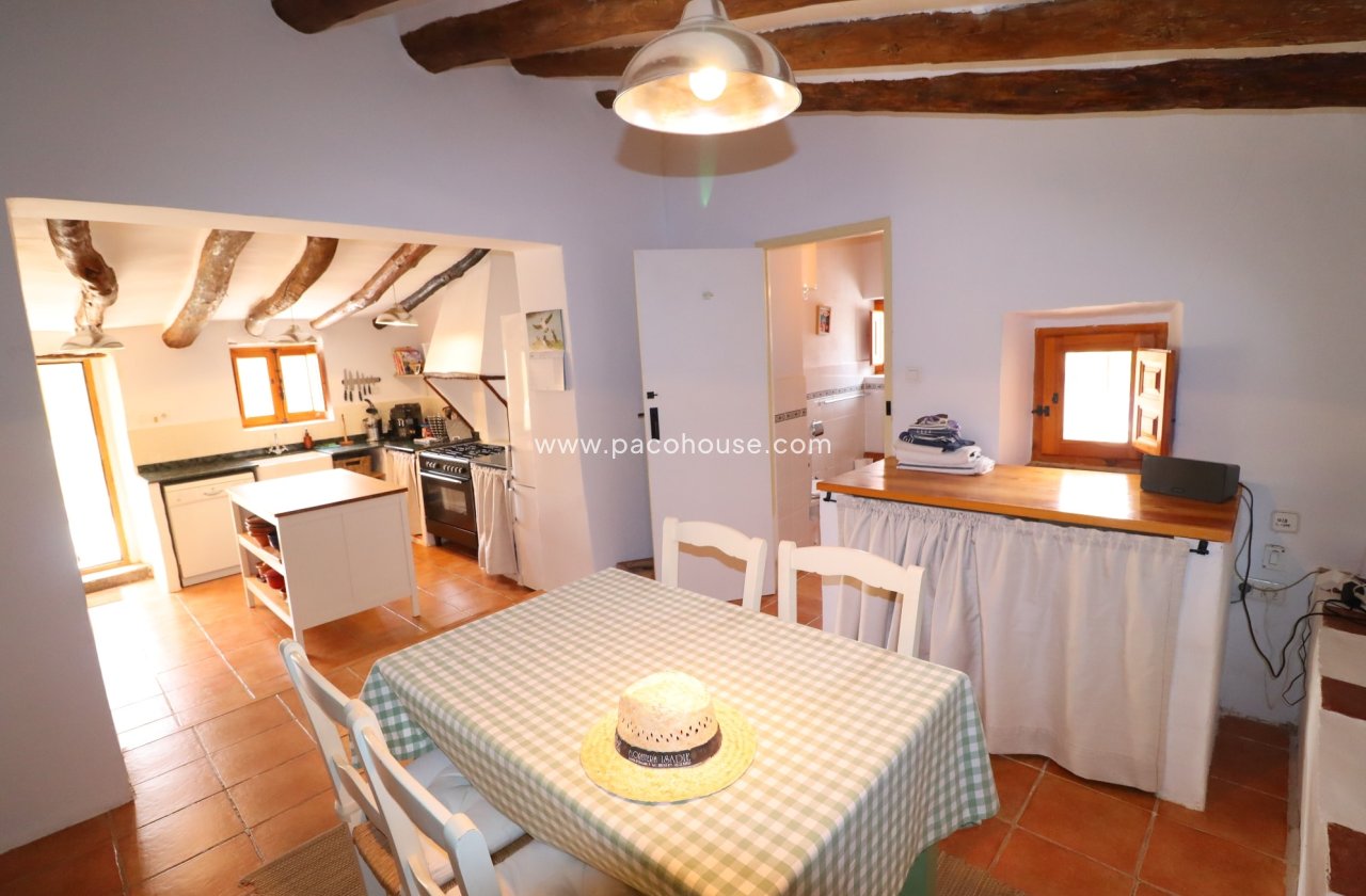 Resale - Cortijo -
Velez-Rubio