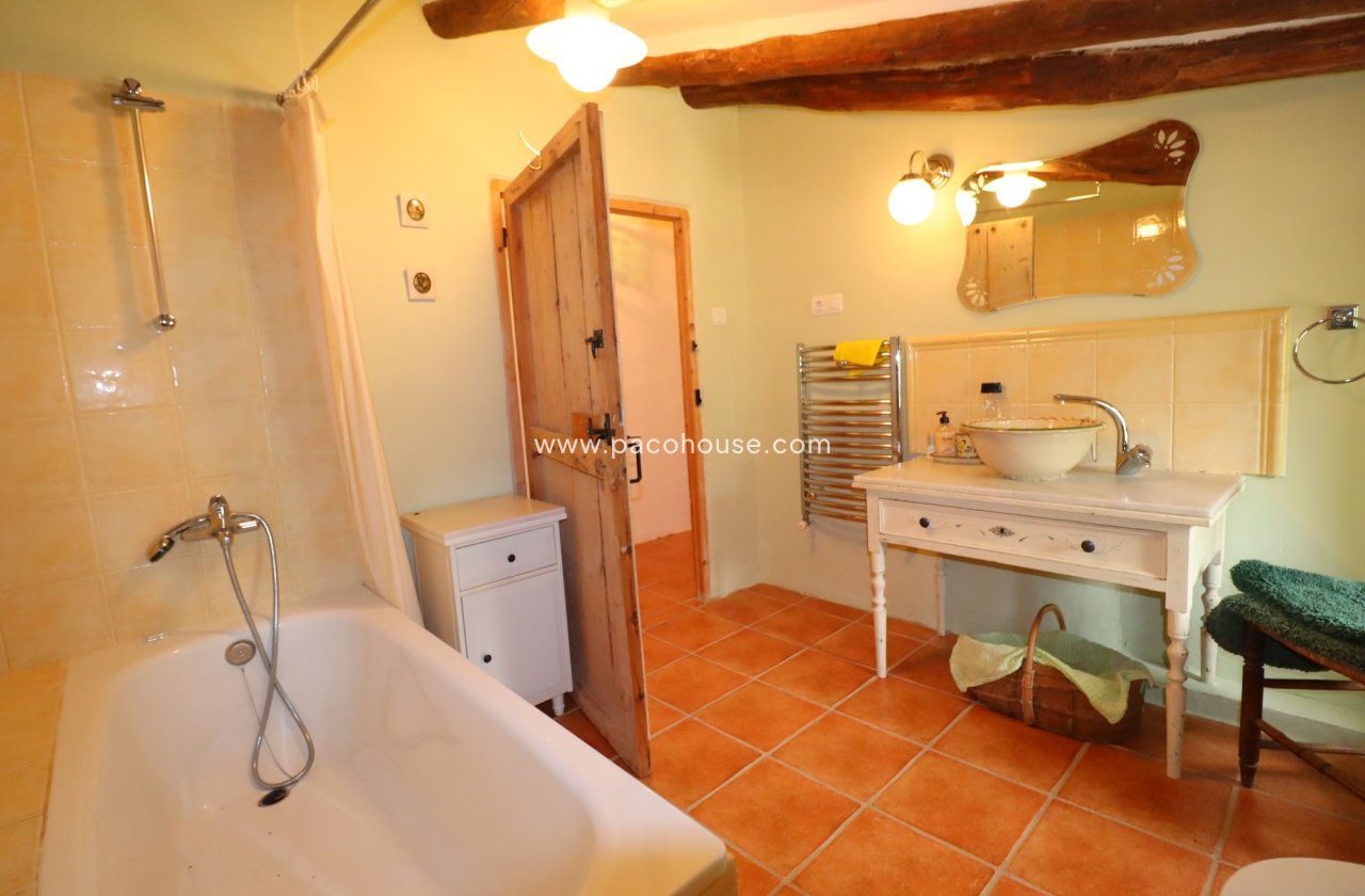 Resale - Cortijo -
Velez-Rubio